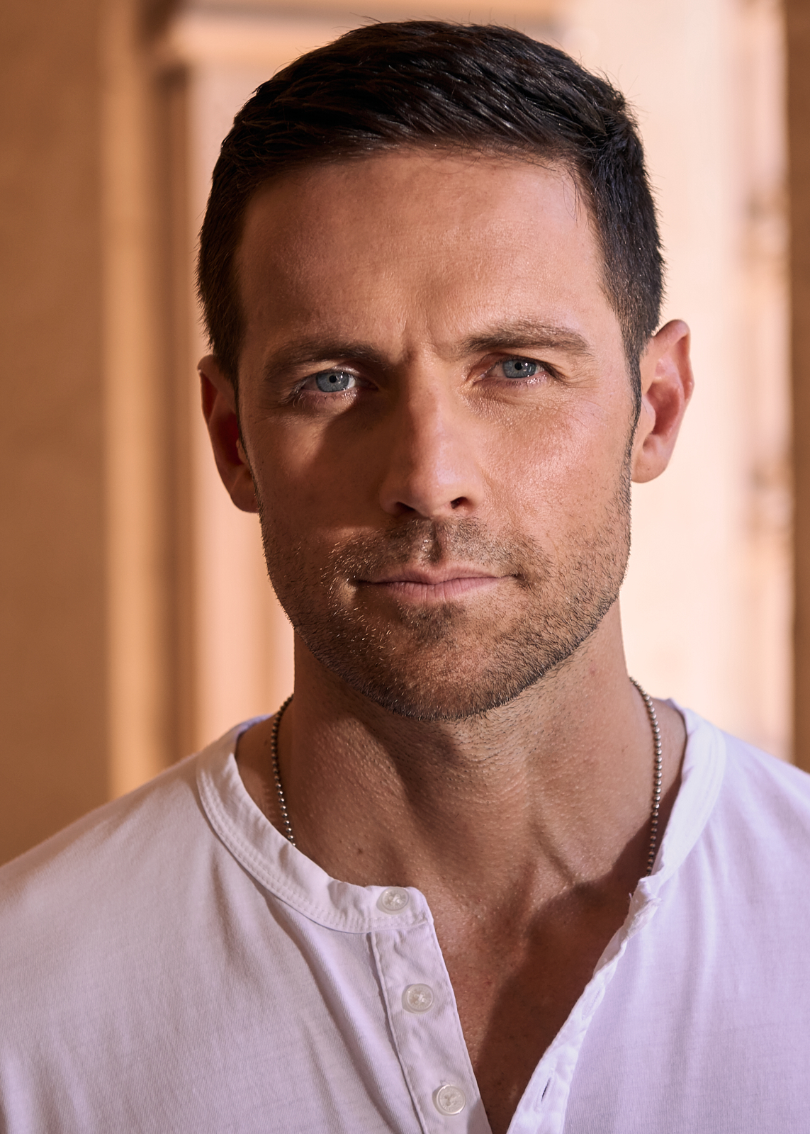 actor Dylan Bruce large photo