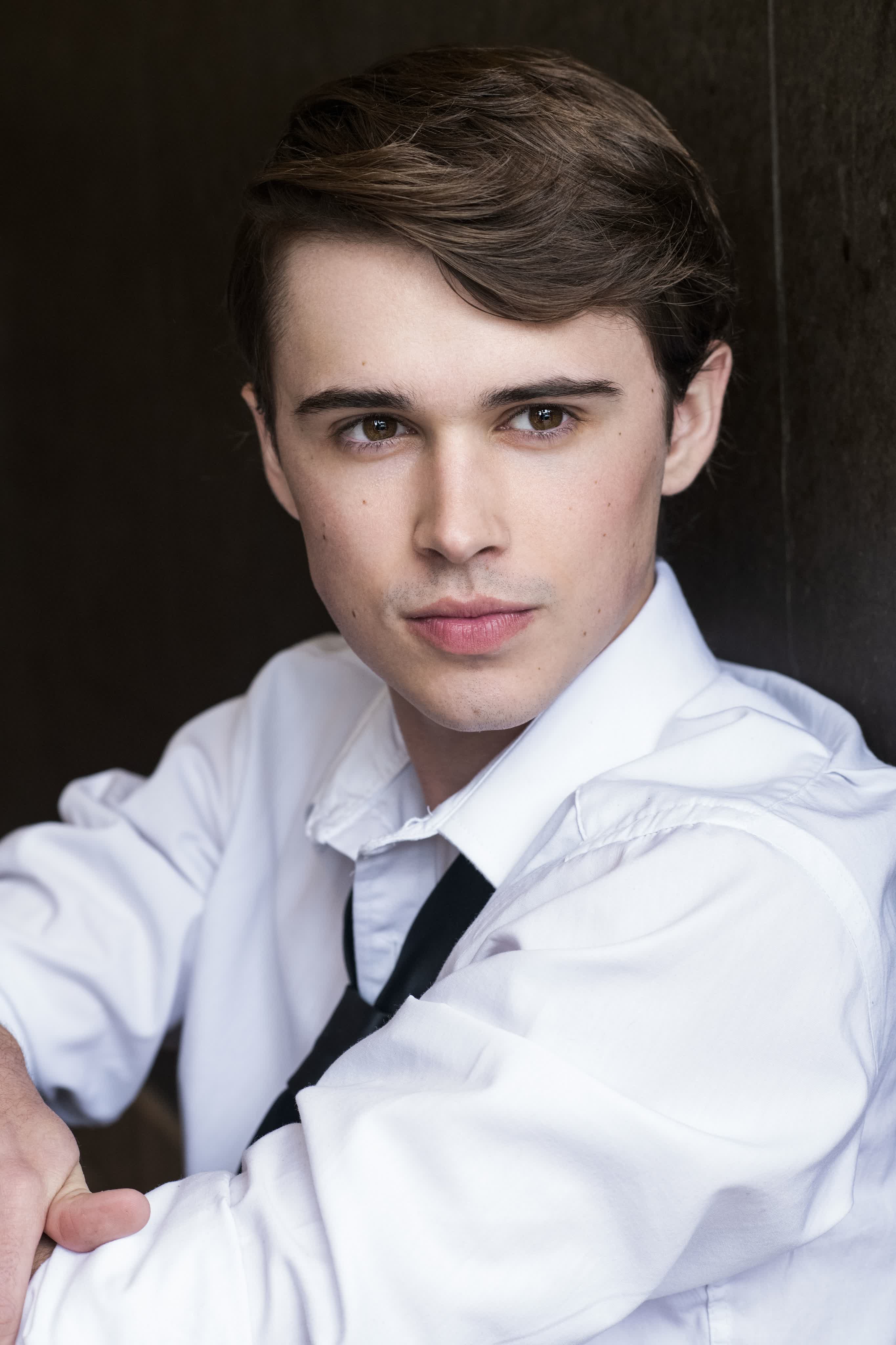 actor Logan Allen large photo