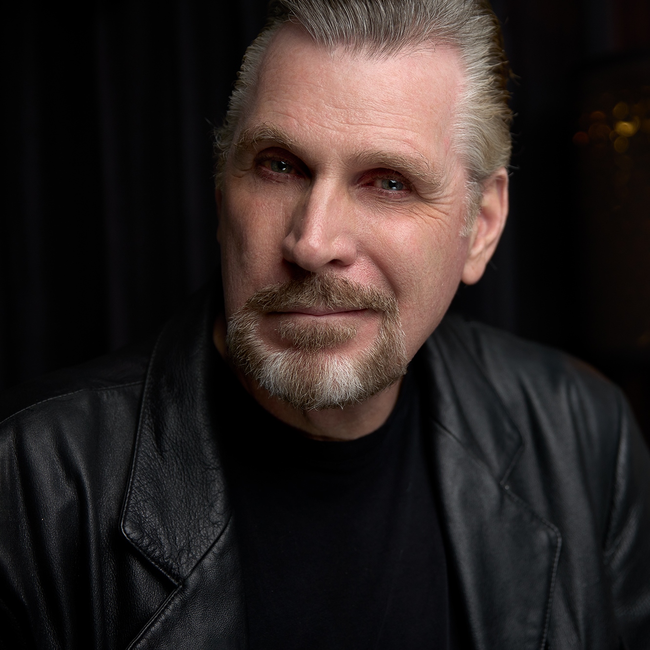 actor Paul Dawber large photo