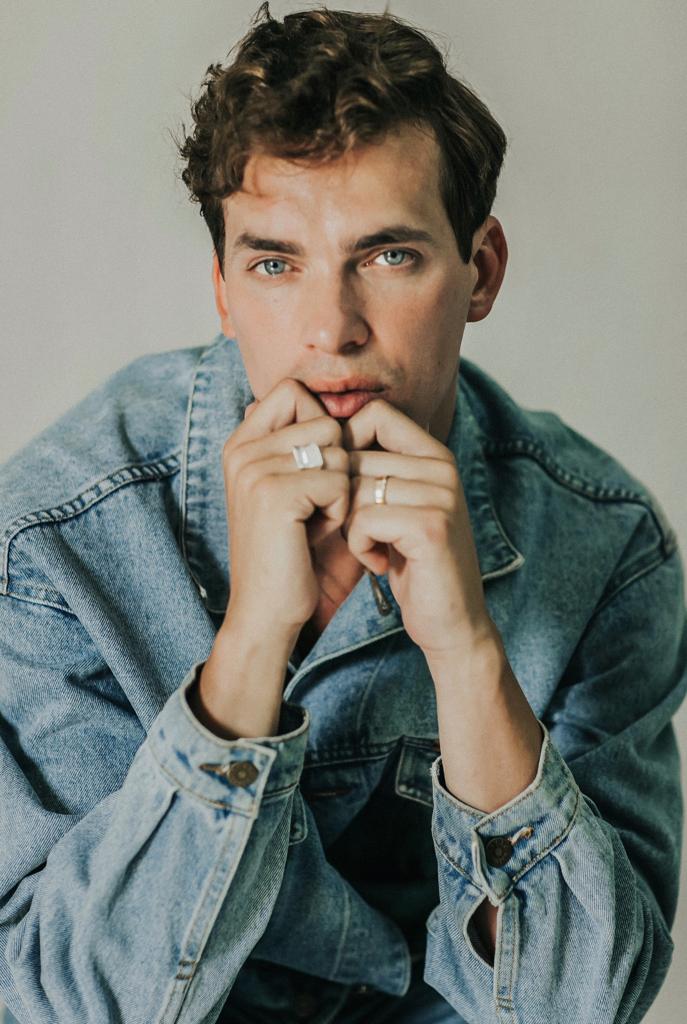 actor Luke Fetherston large photo