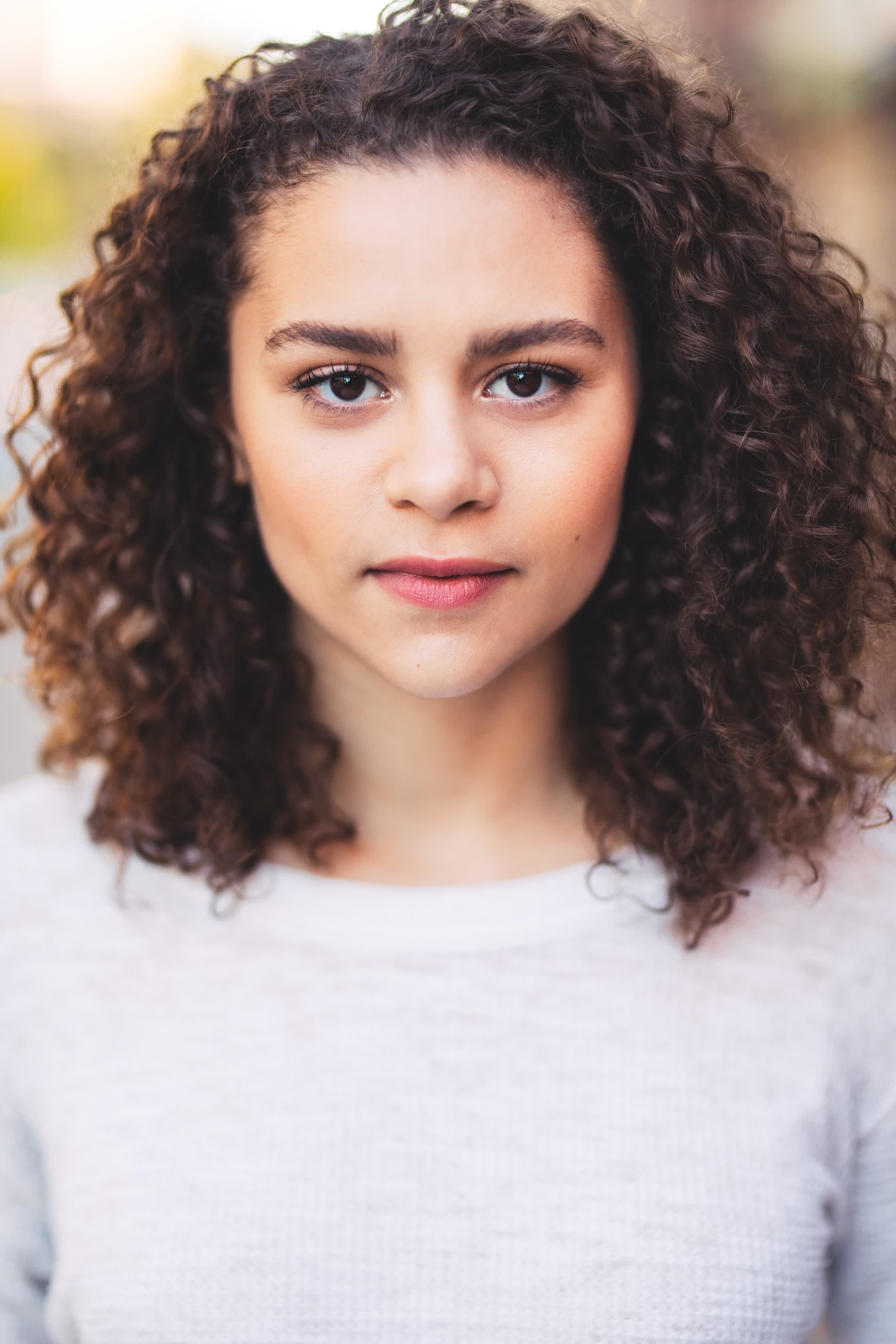 actor Lily Santiago large photo