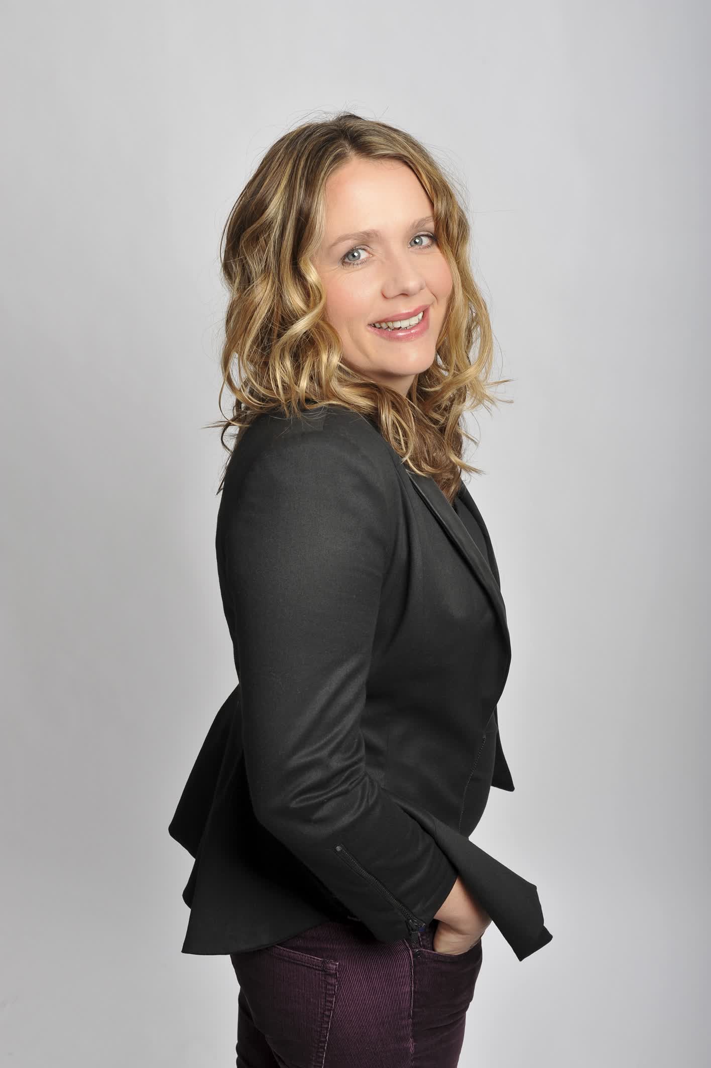 actor Kerry Godliman large photo