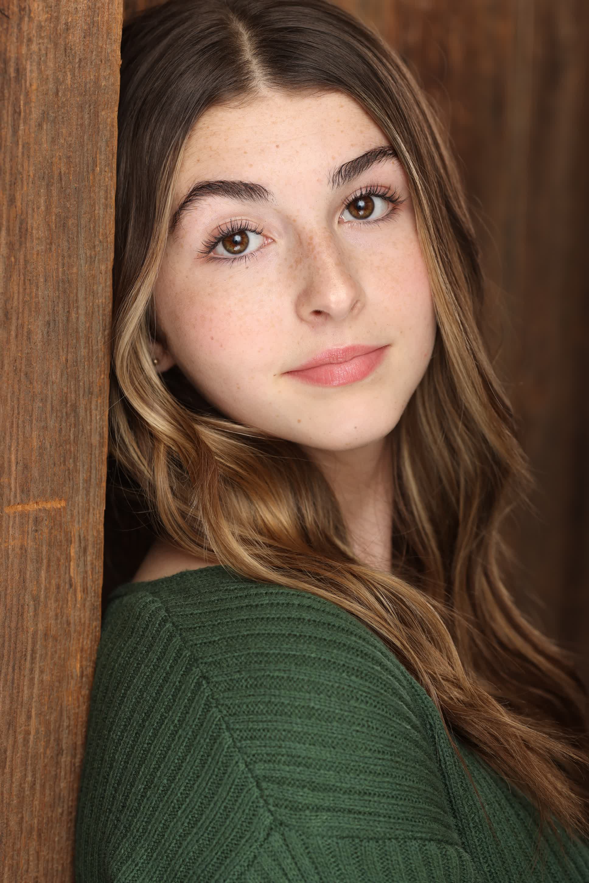 actor Lily Sanfelippo large photo