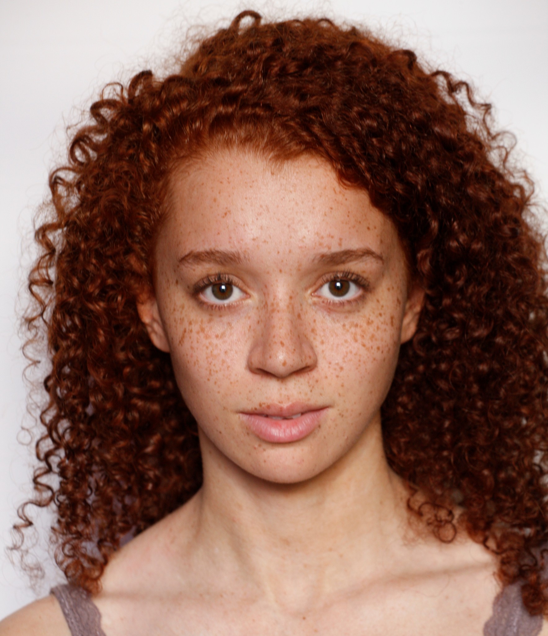 actor Erin Kellyman large photo