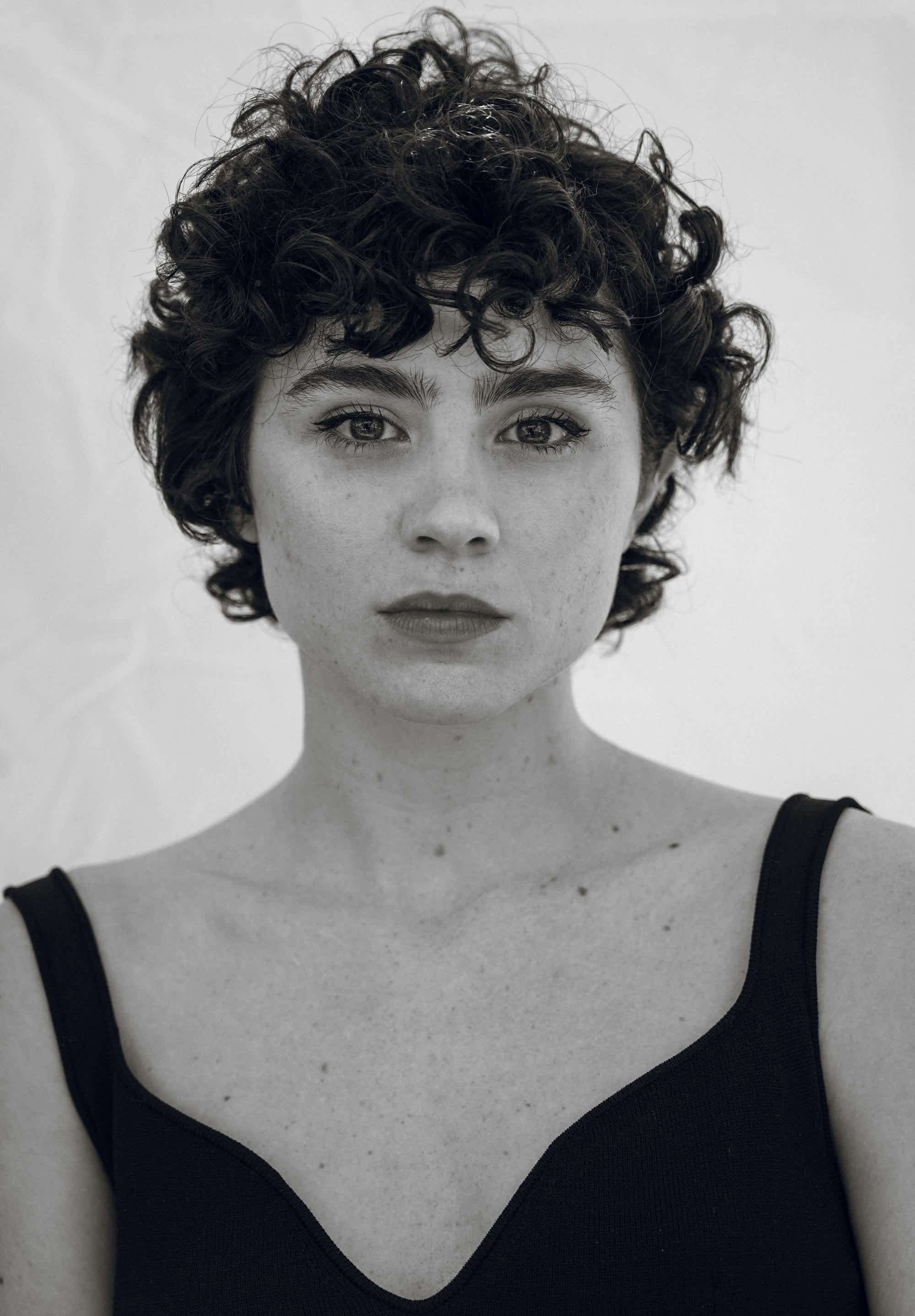 actor Olivia Delcán large photo