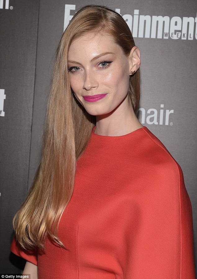 actor Alyssa Sutherland large photo