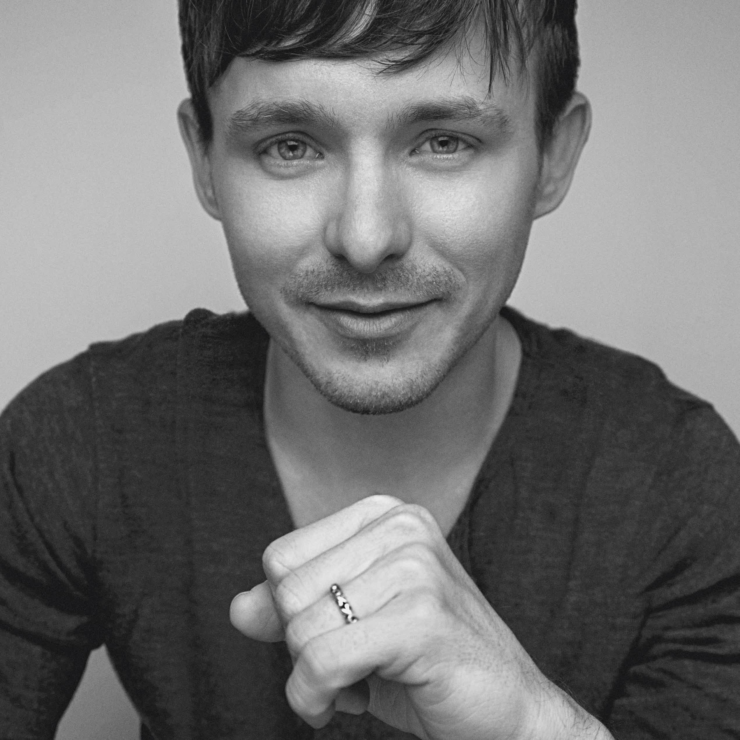 actor Marshall Allman large photo