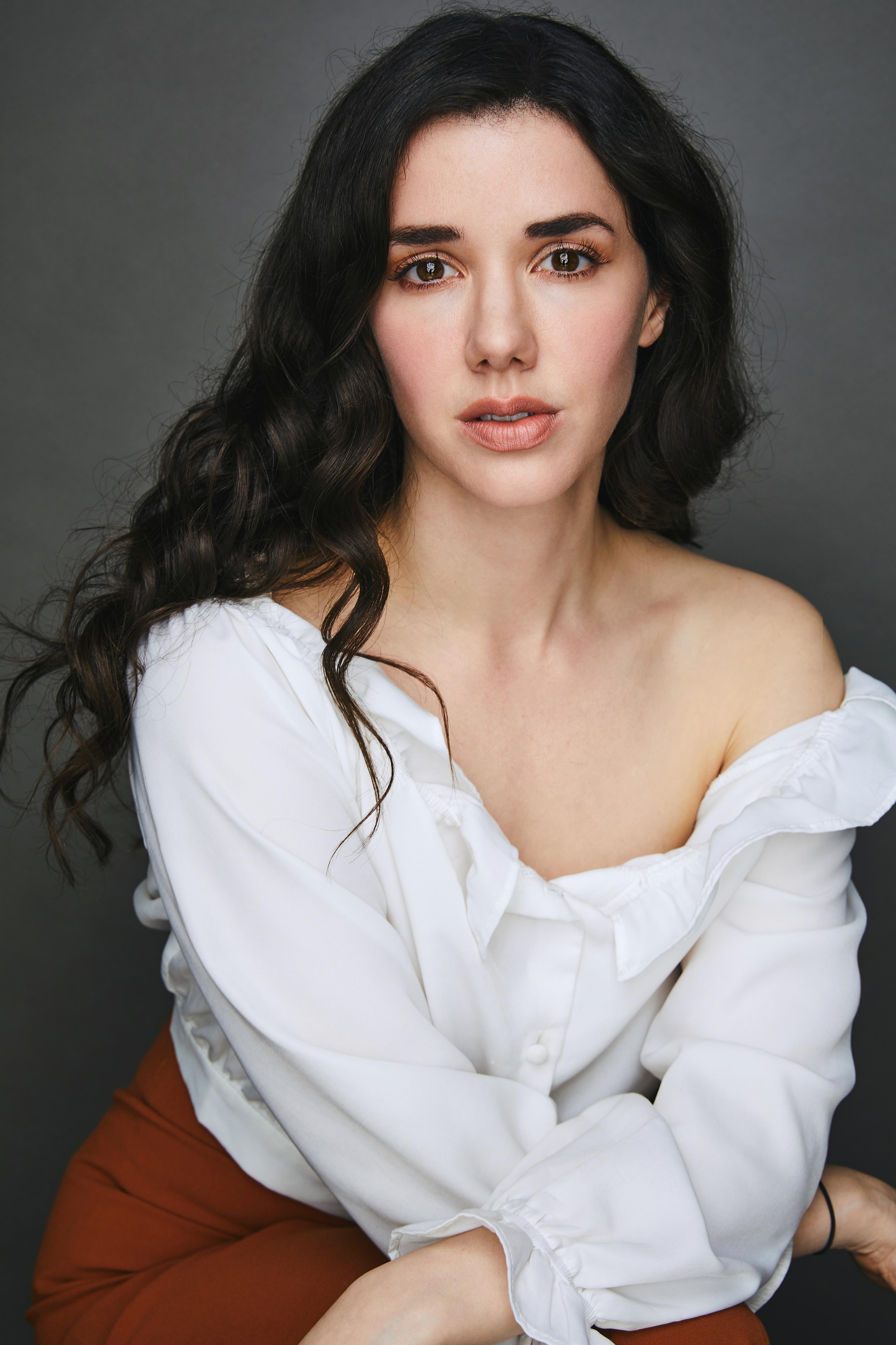 actor Erica Dasher large photo