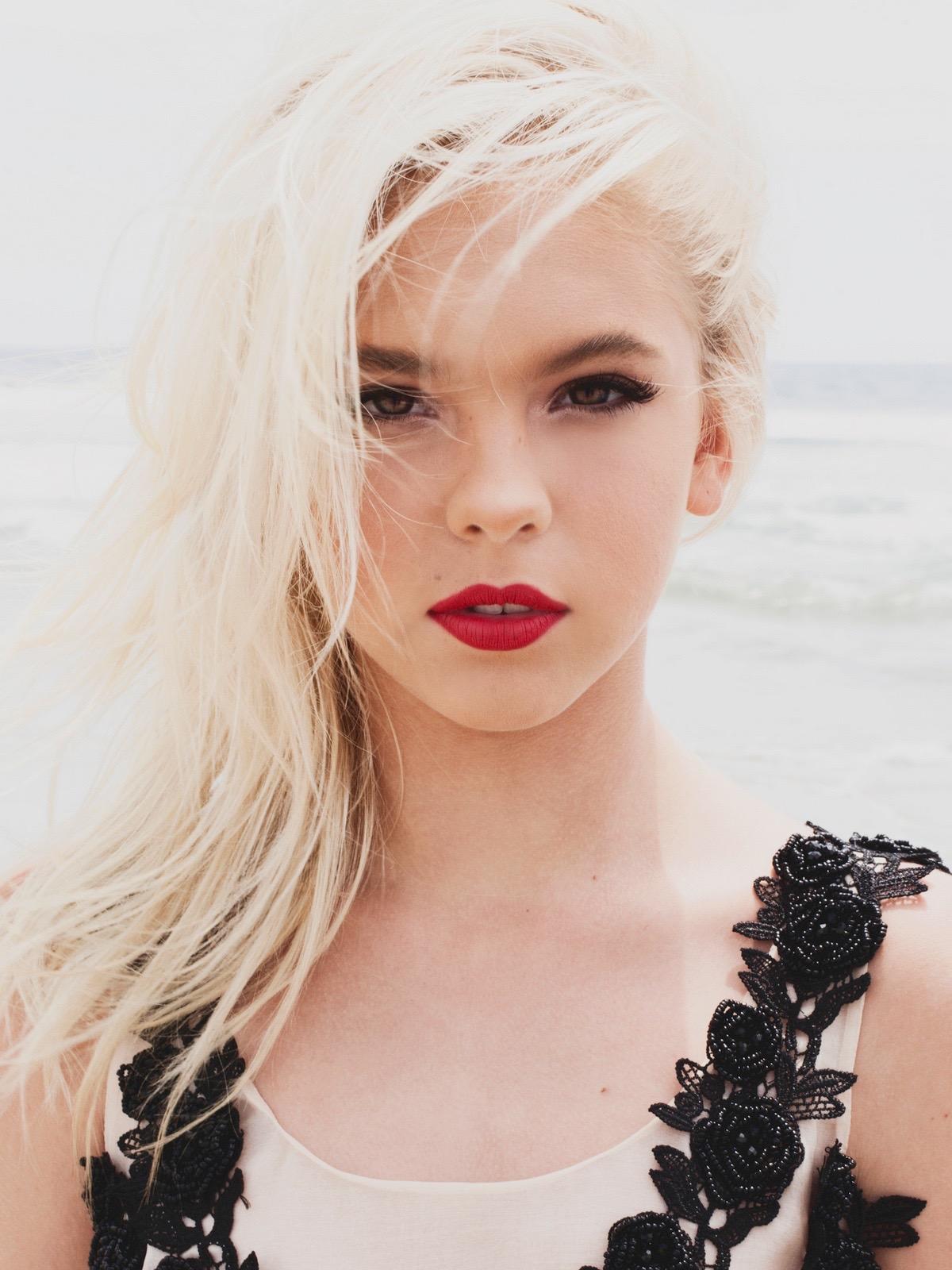 actor Jordyn Jones large photo