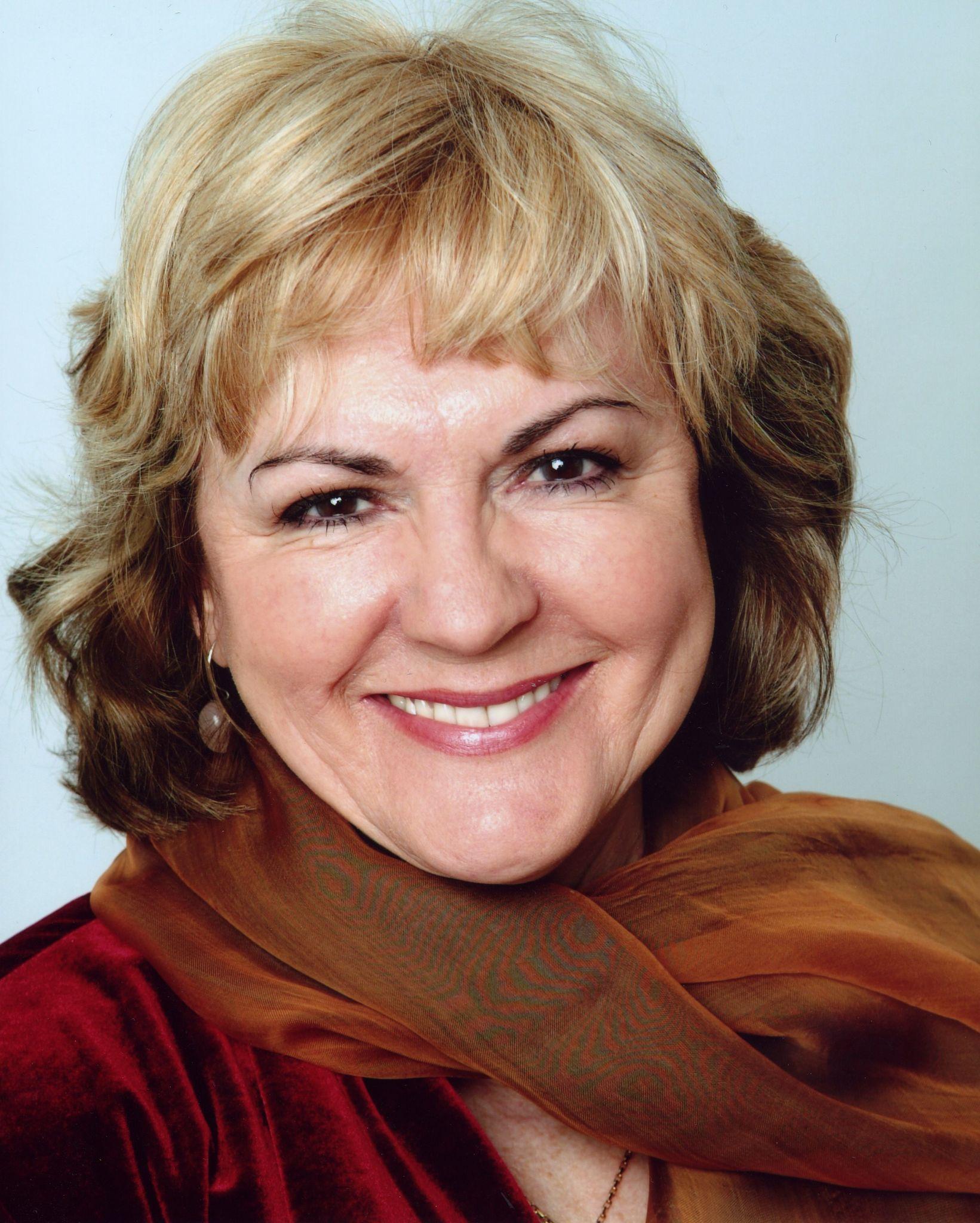 actor Gwen Taylor large photo
