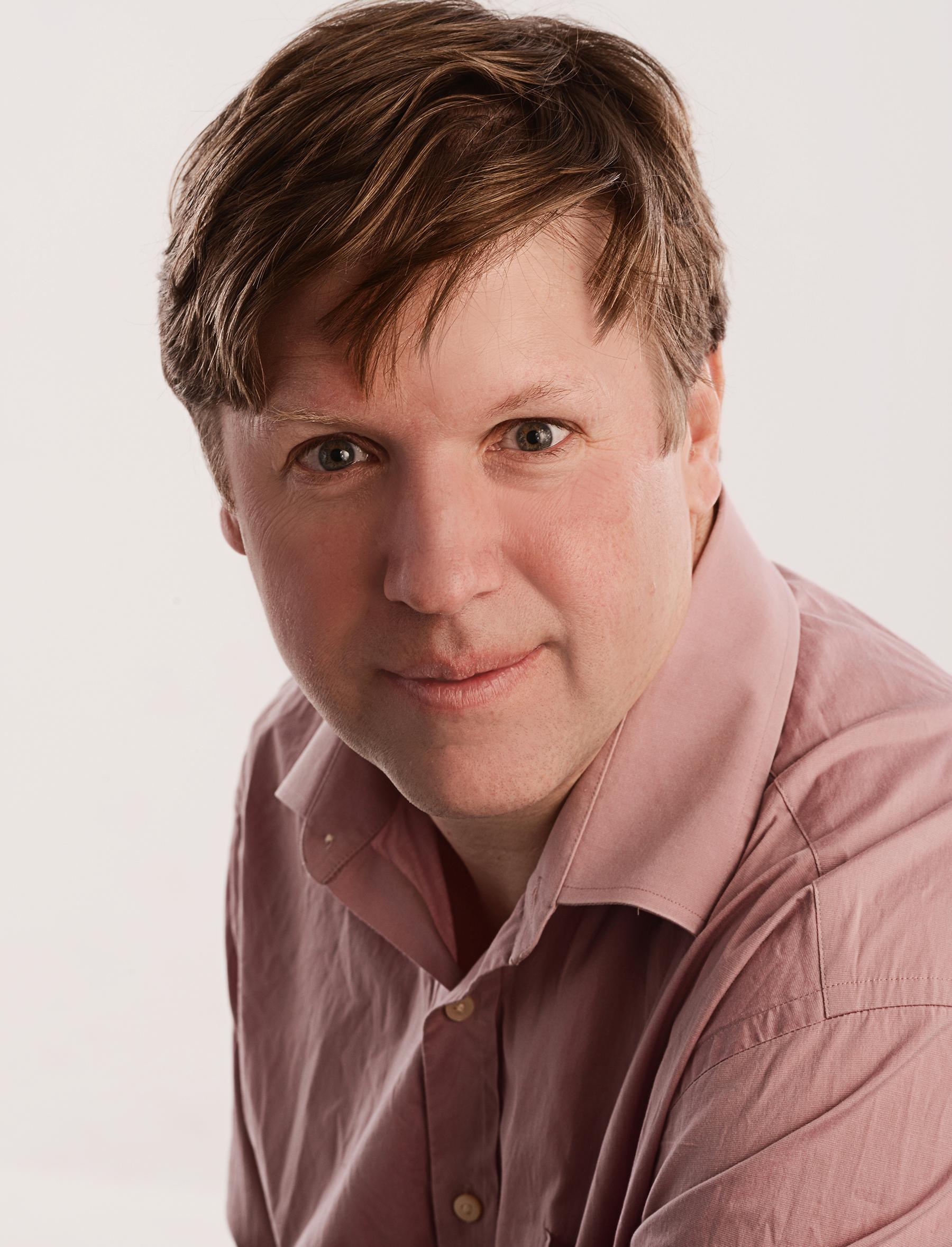 actor Gavin Edwards large photo