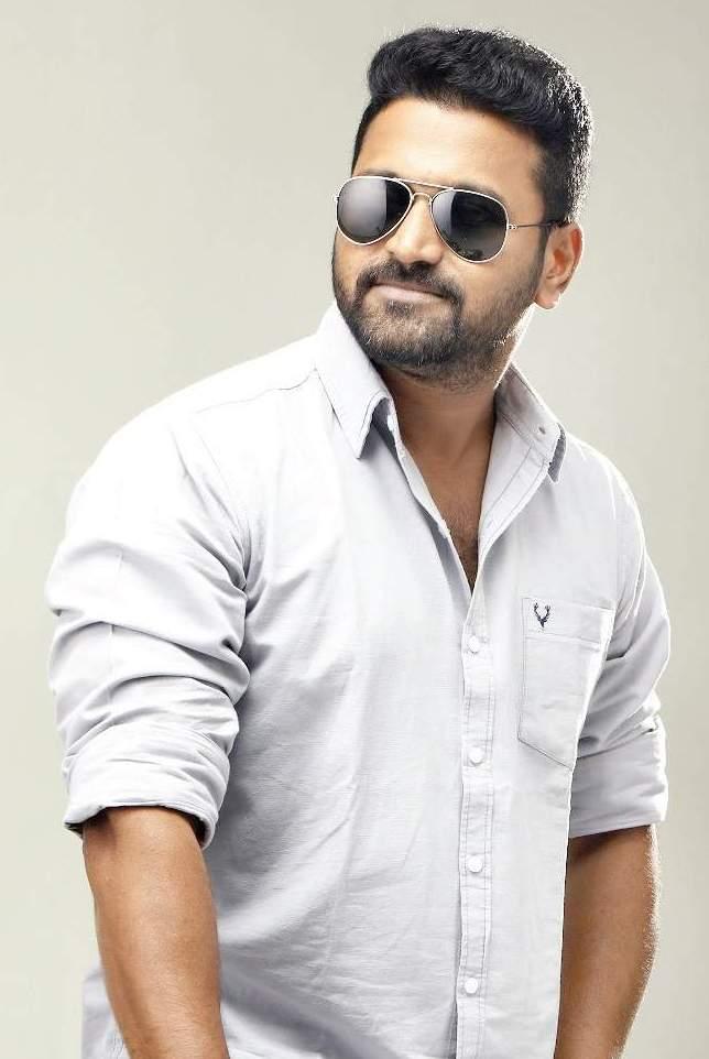 actor Rishab Shetty large photo