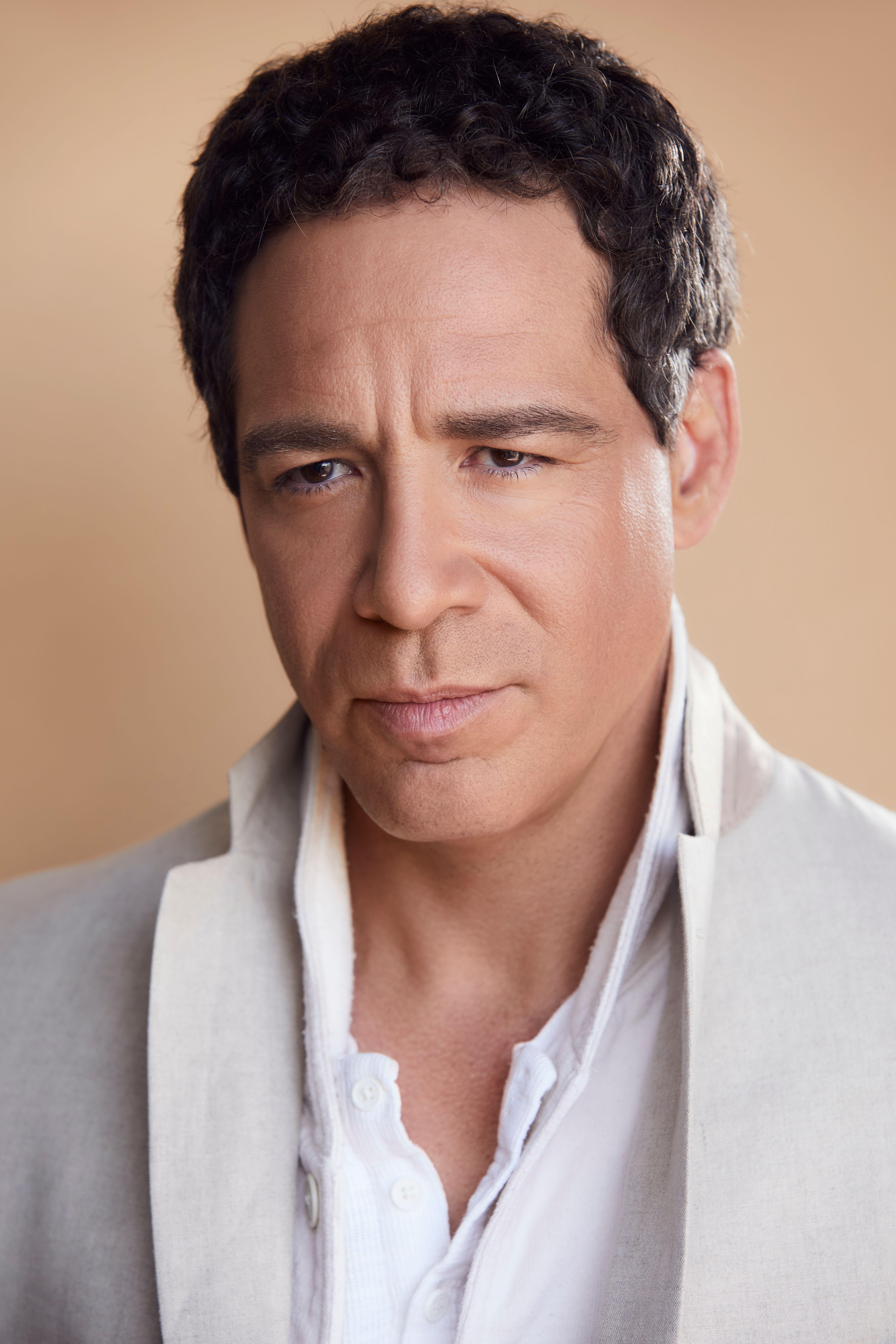 actor Hector Hugo large photo