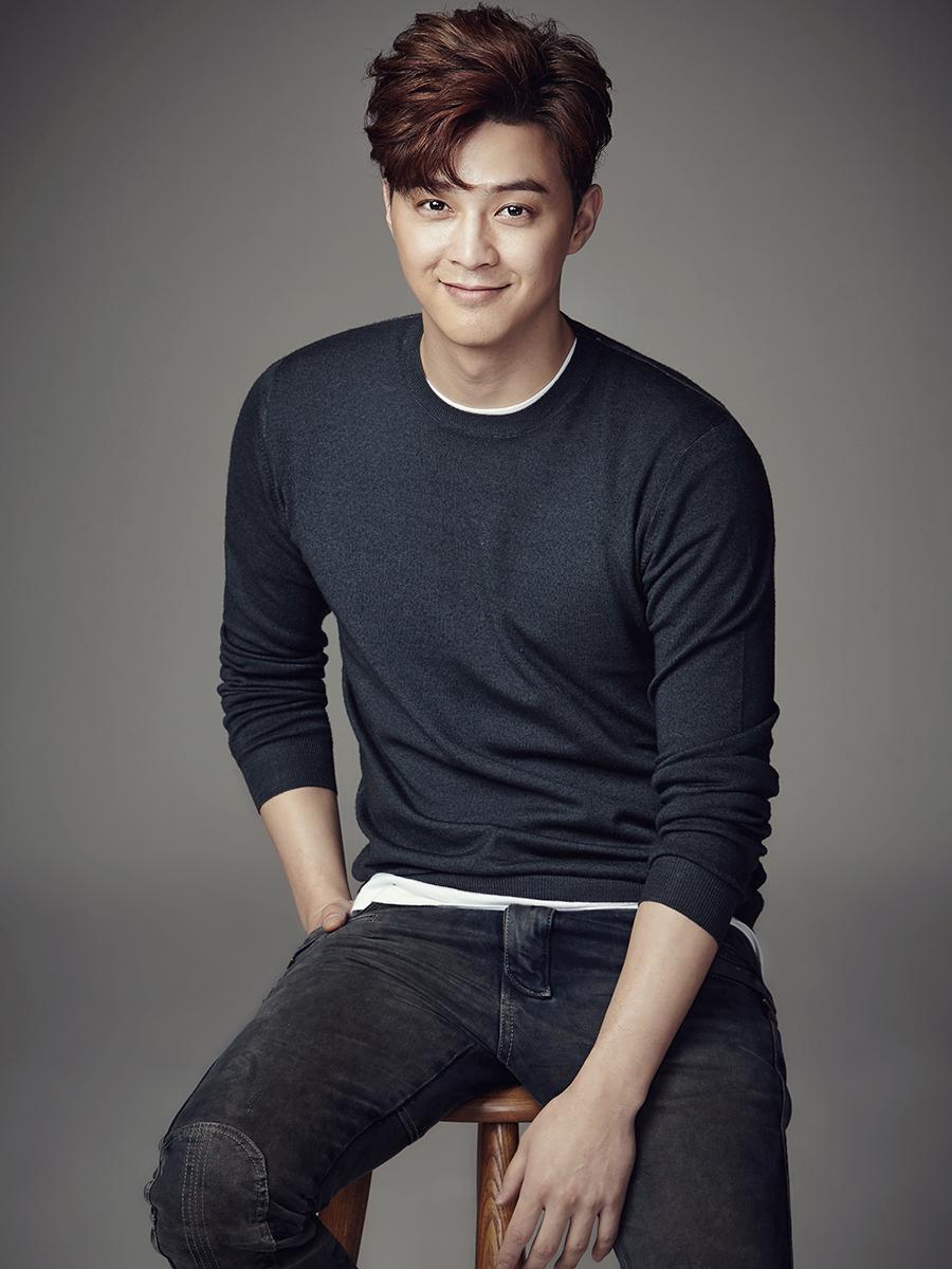 actor Kim Ji-hoon large photo