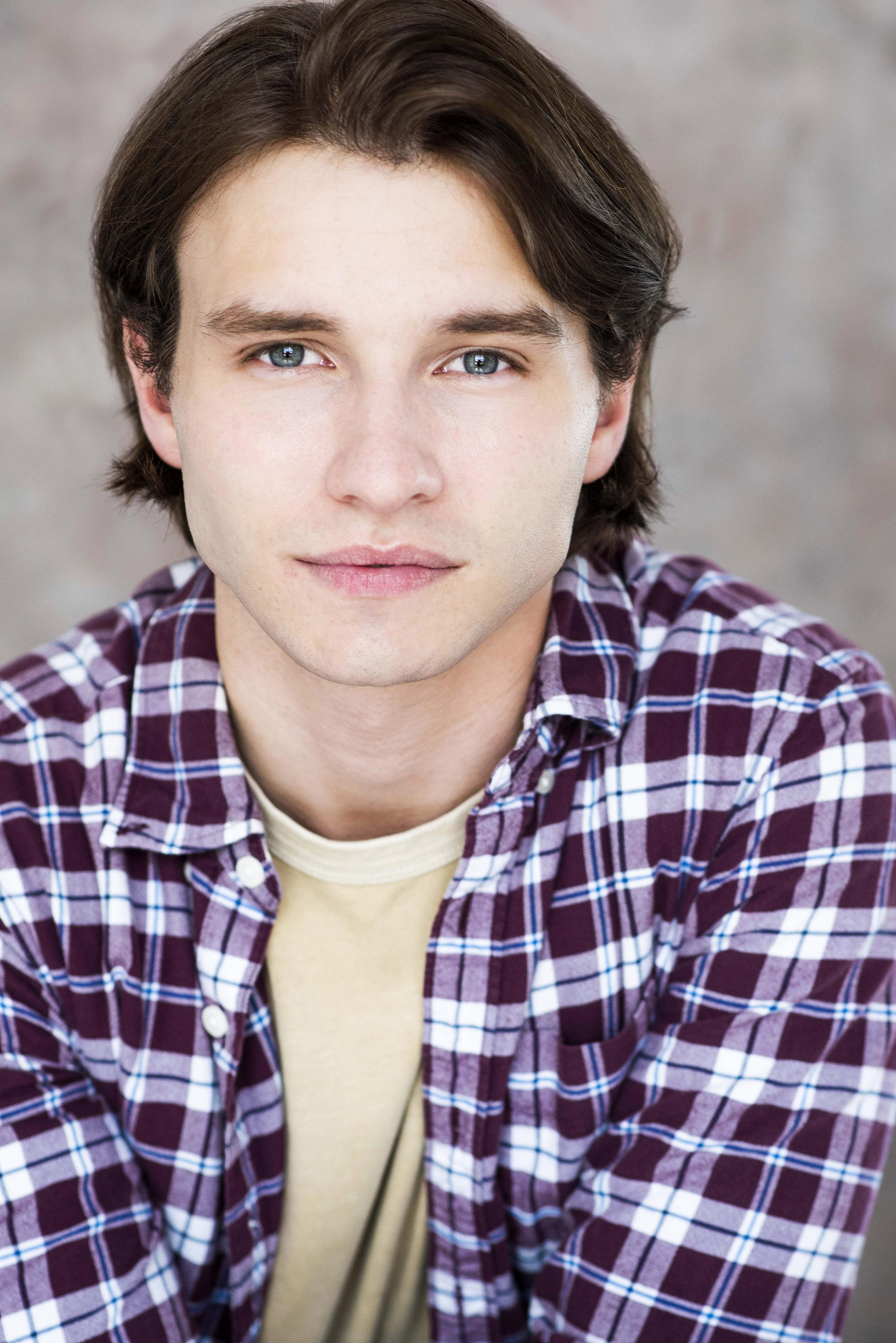 actor Dylan McEwan large photo