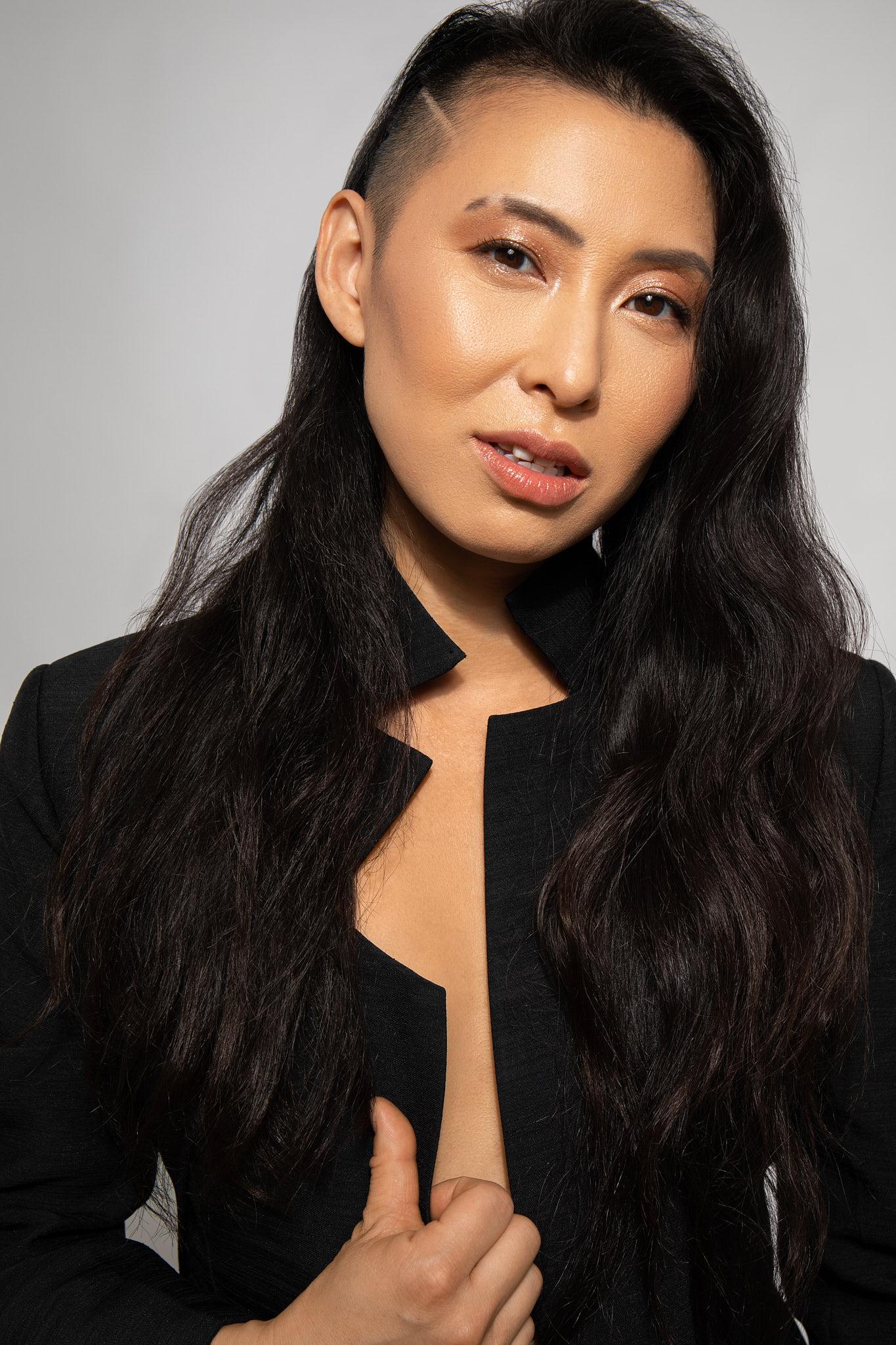actor Erika Ishii large photo