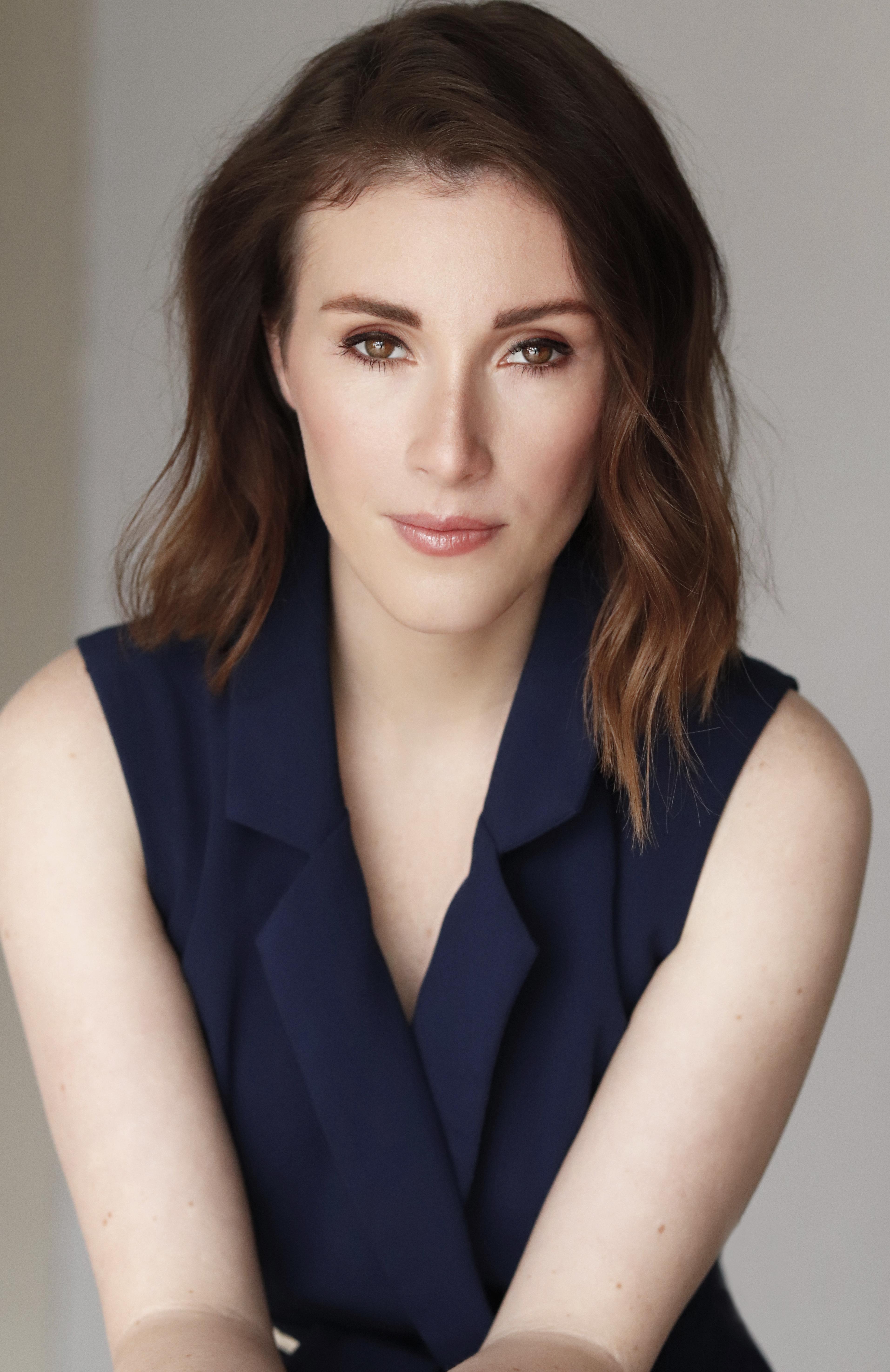 actor Emma Potts large photo