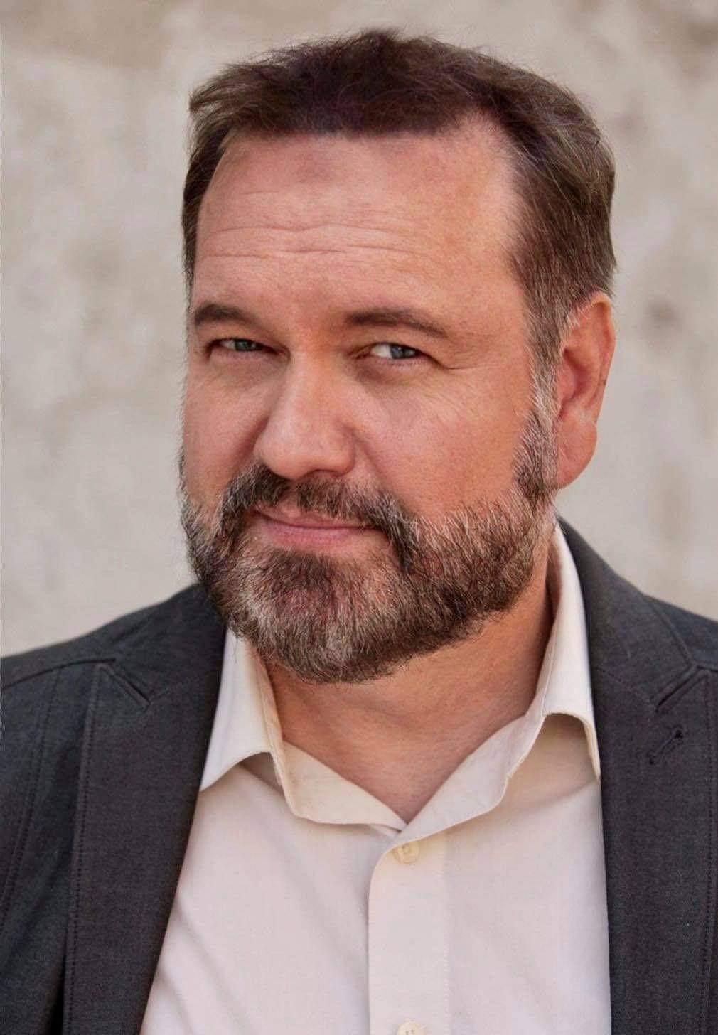 actor Tom Konkle large photo