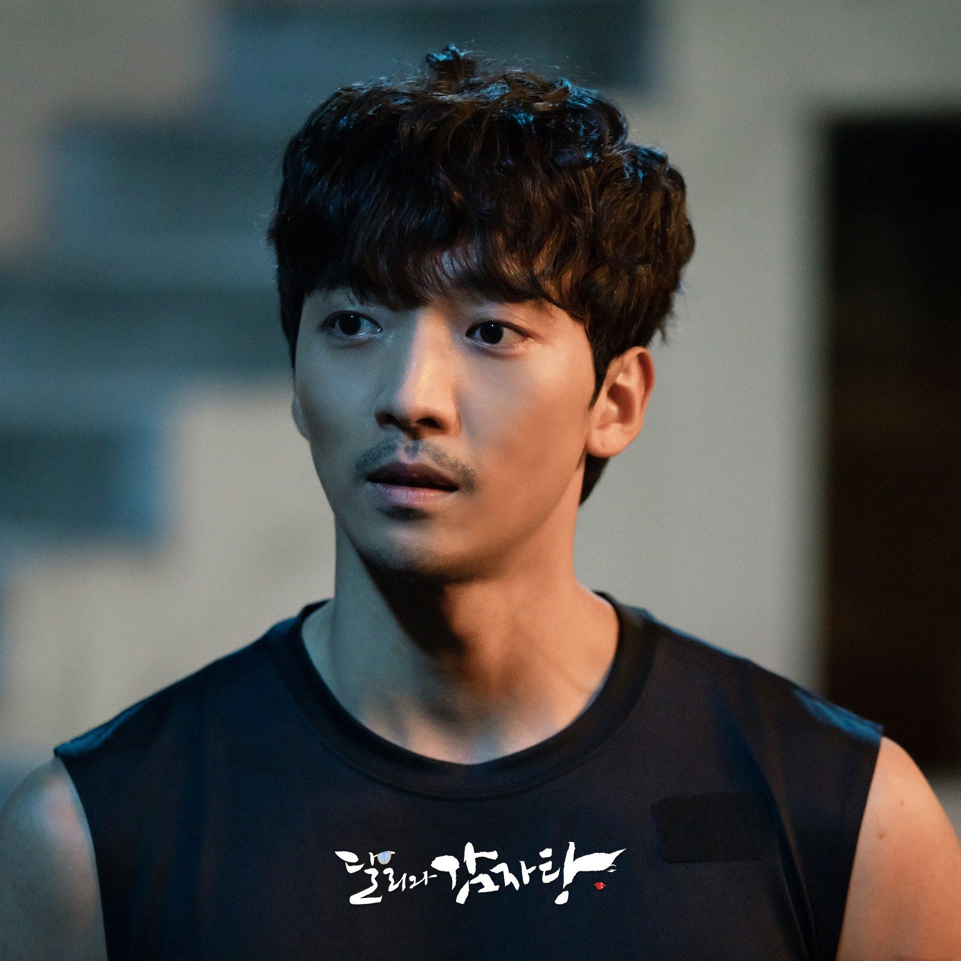 actor Hwang Hee large photo