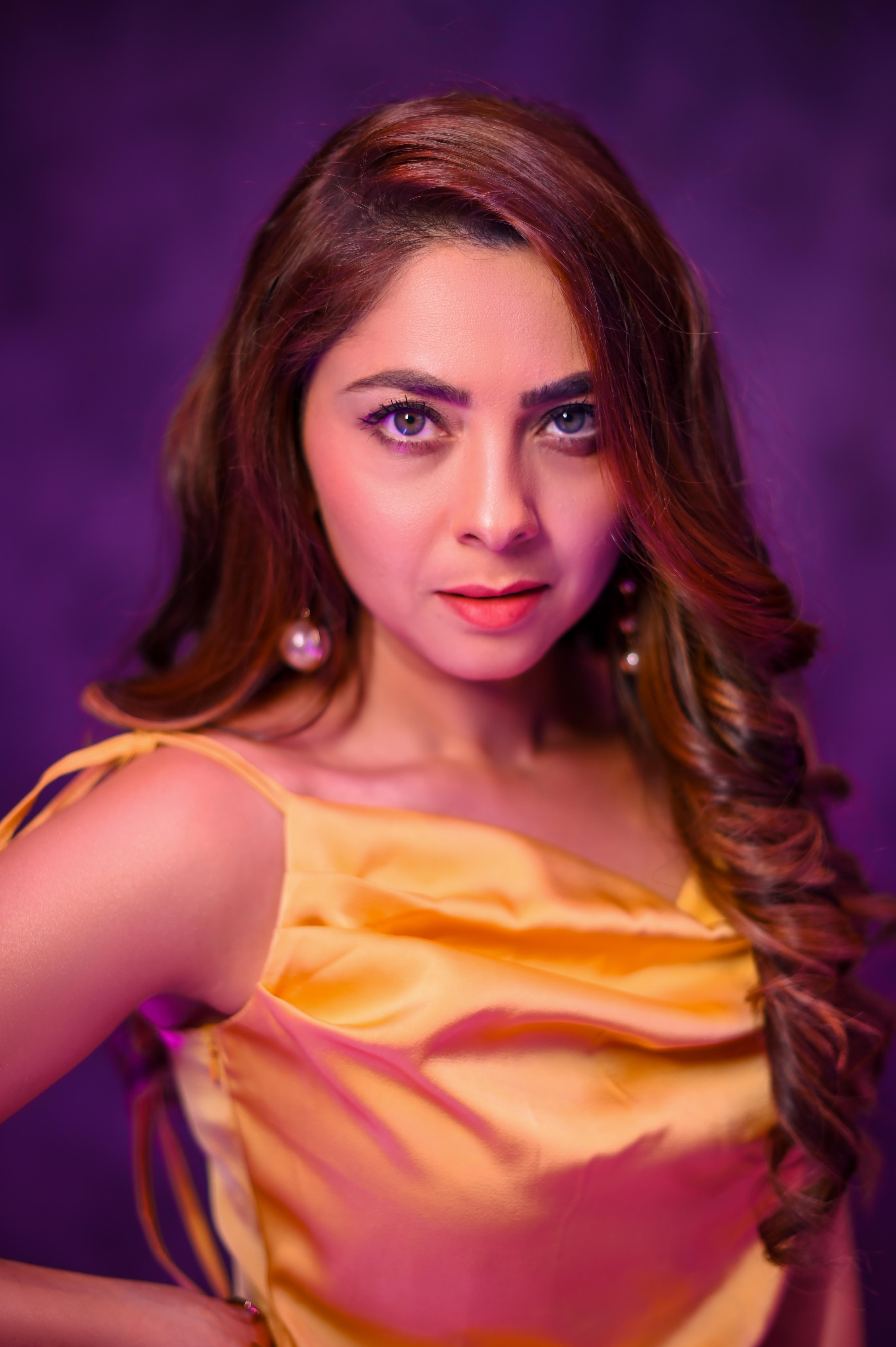 actor Sonalee Kulkarni large photo