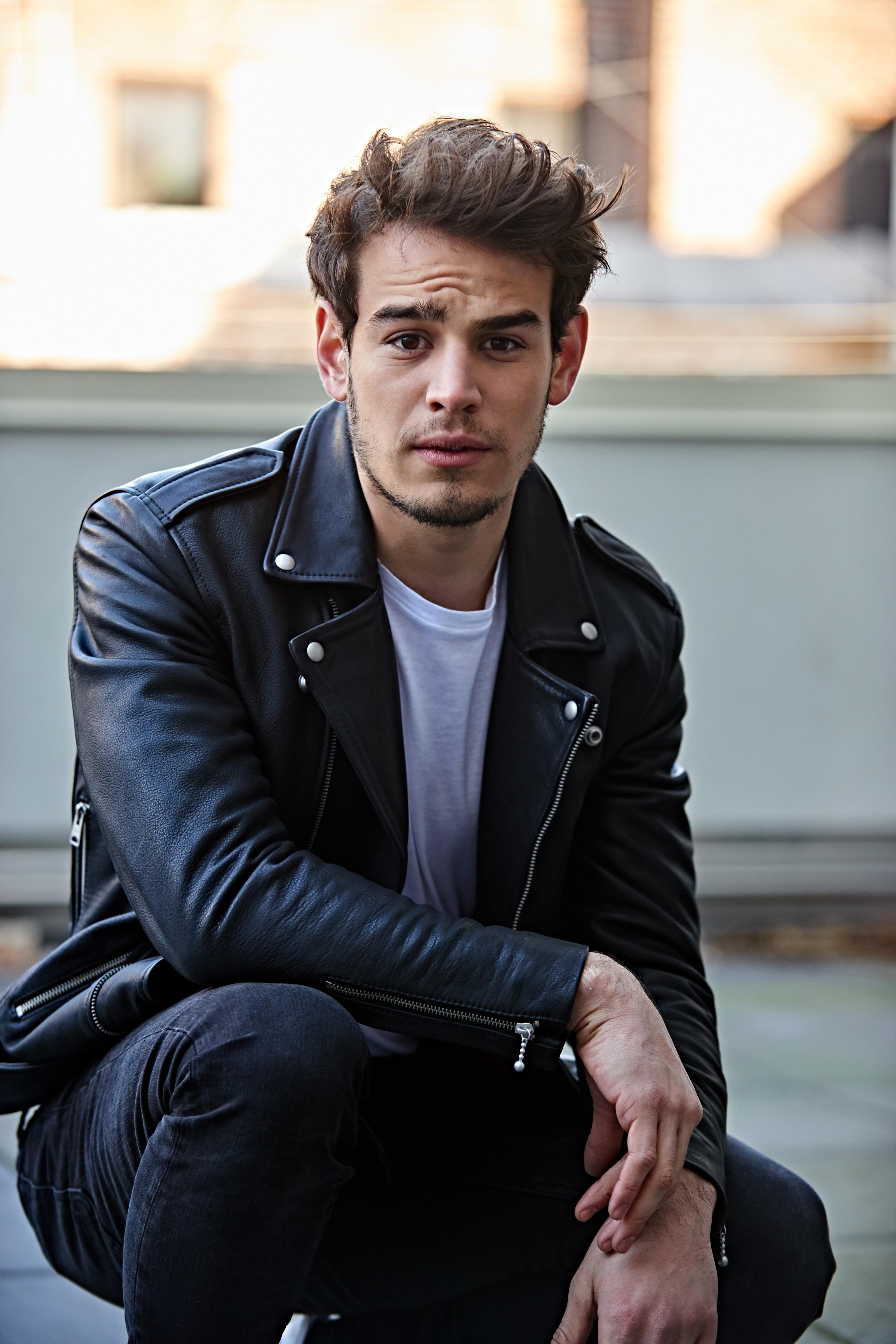 actor Alberto Rosende large photo