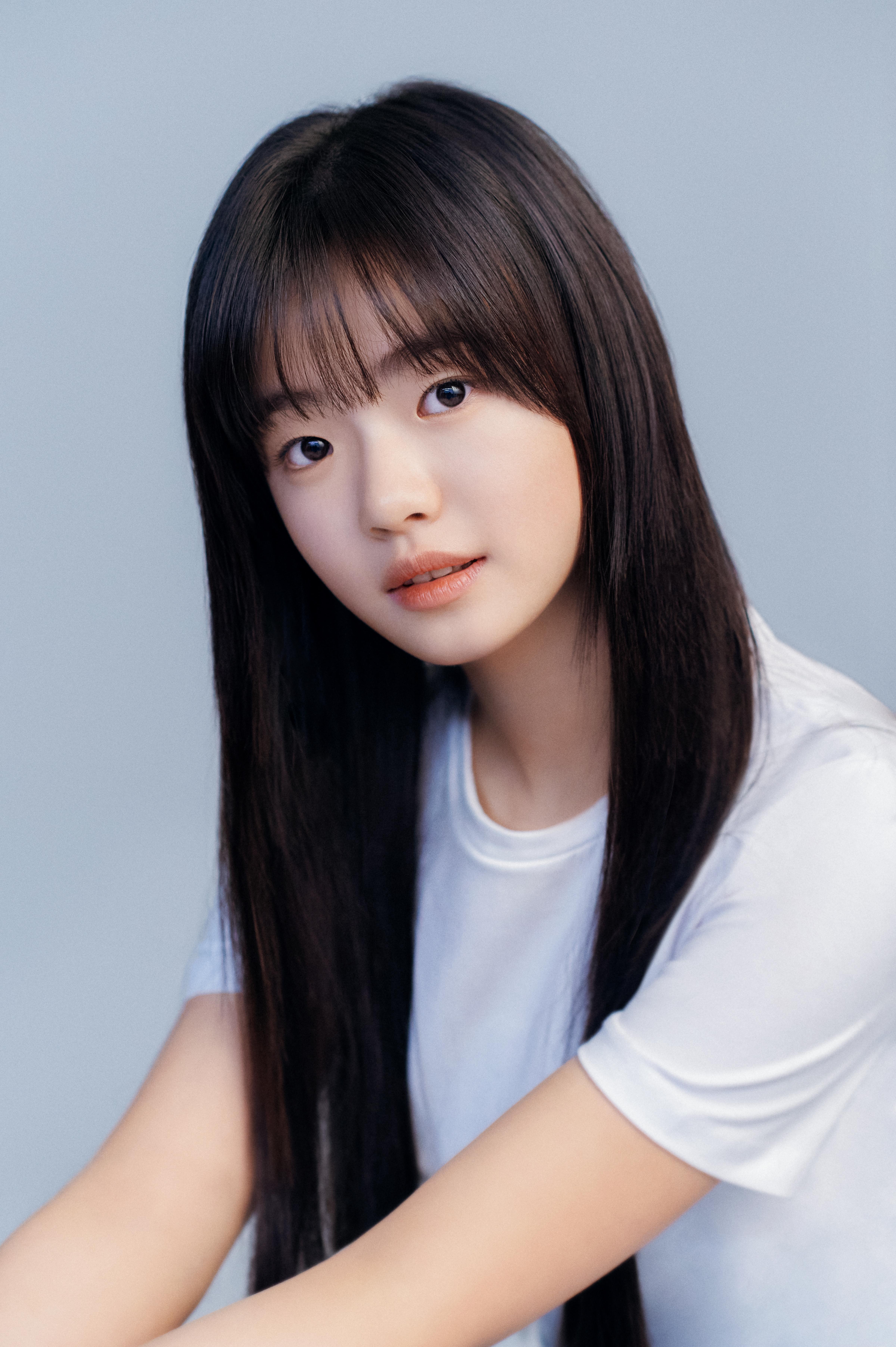 actor Si-ah Kim large photo