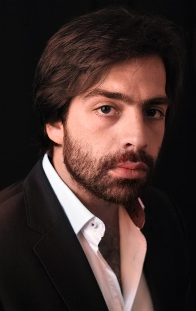 actor Ash Goldeh large photo