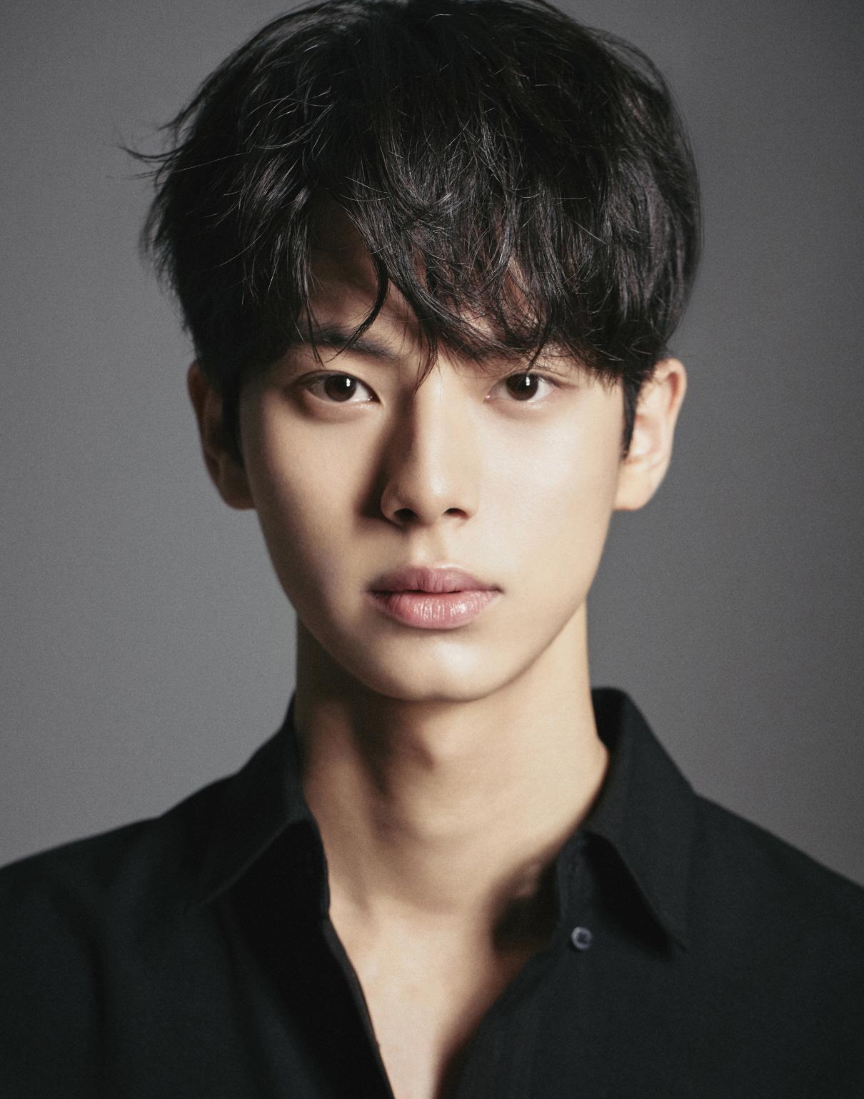 actor Lee Chae-Min large photo