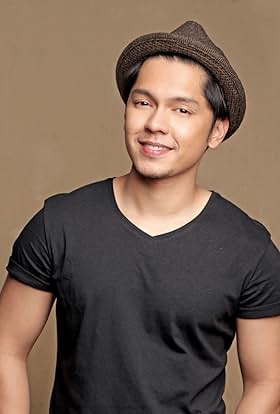 actor Carlo Aquino large photo