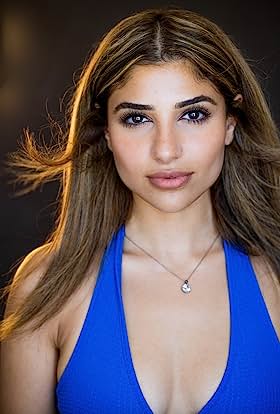 actor Carla Mansour large photo