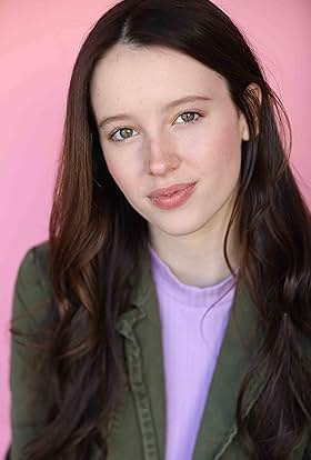 actor Hannah Devlin large photo