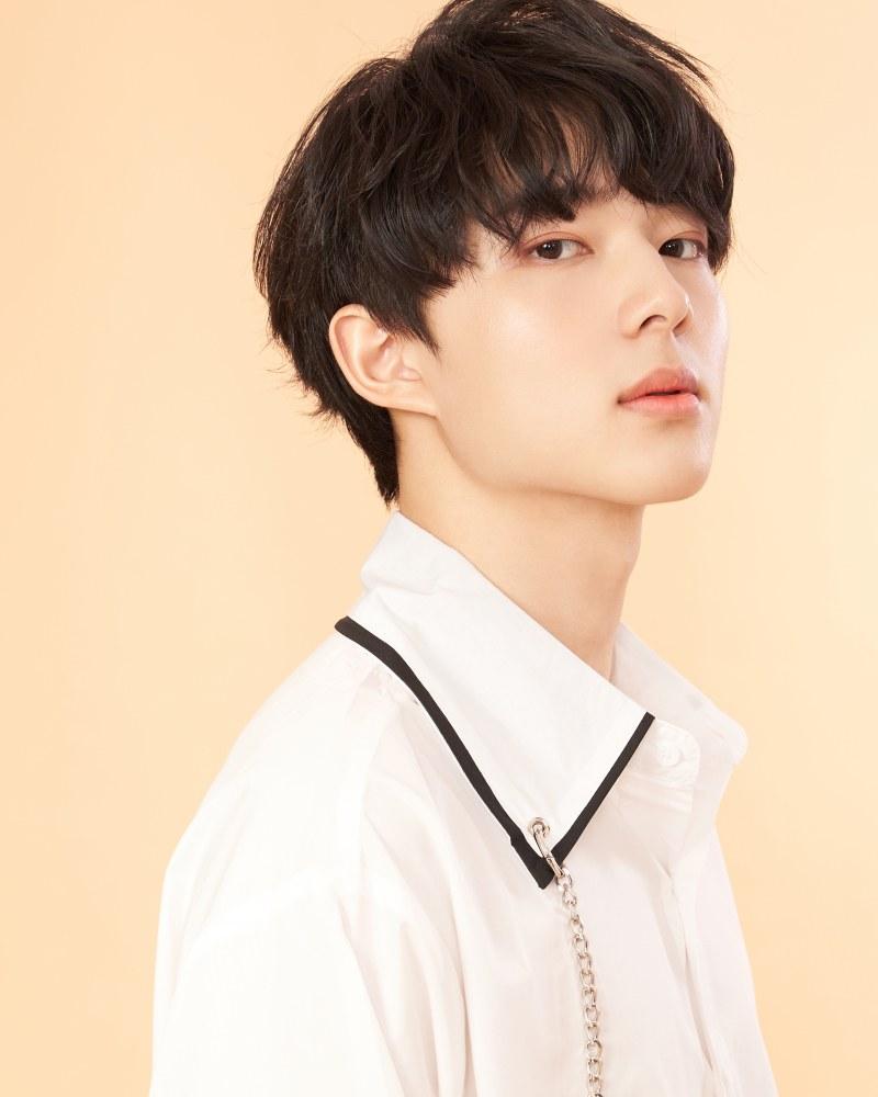 actor Chawarin Perdpiriyawong large photo