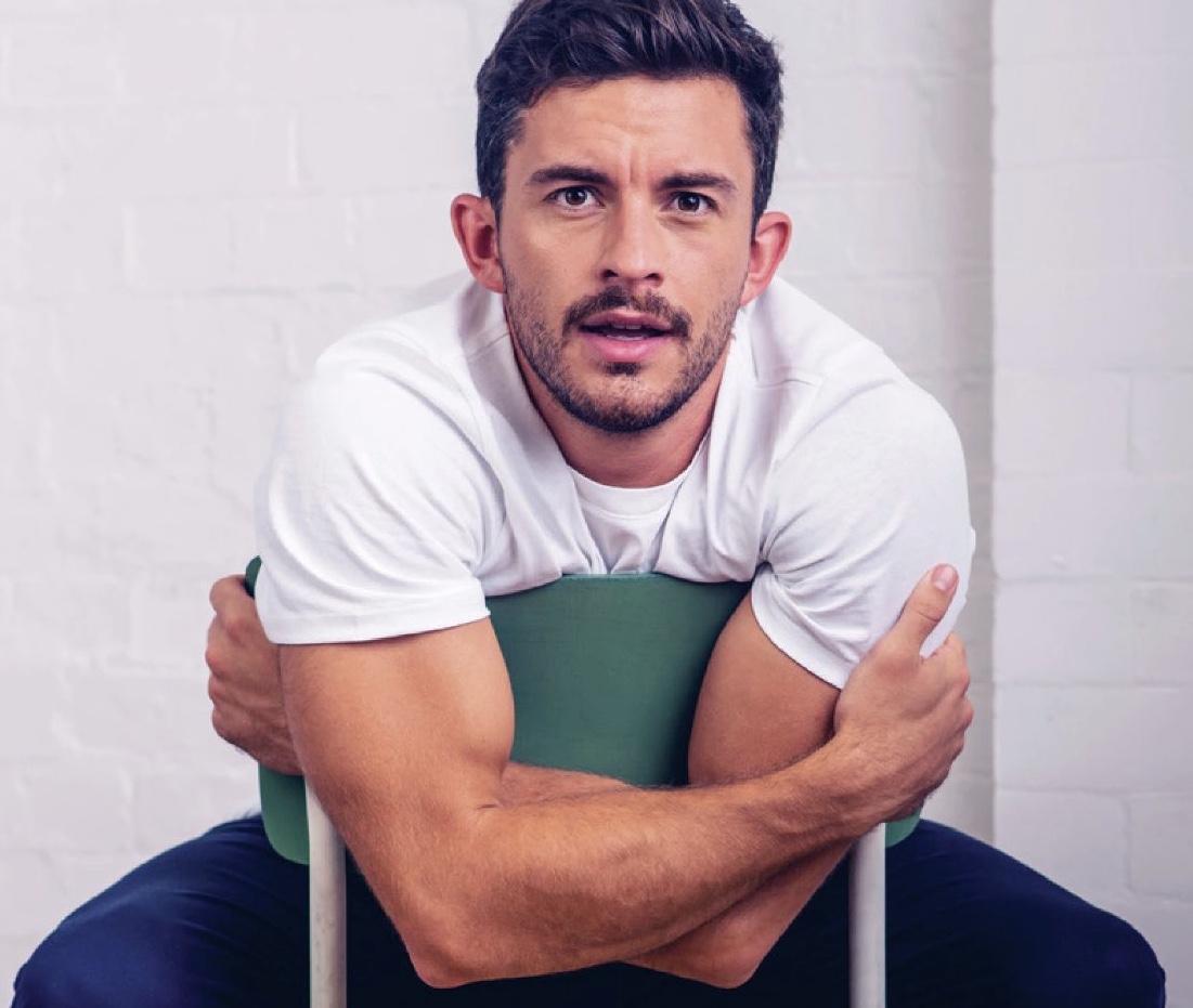 actor Jonathan Bailey large photo