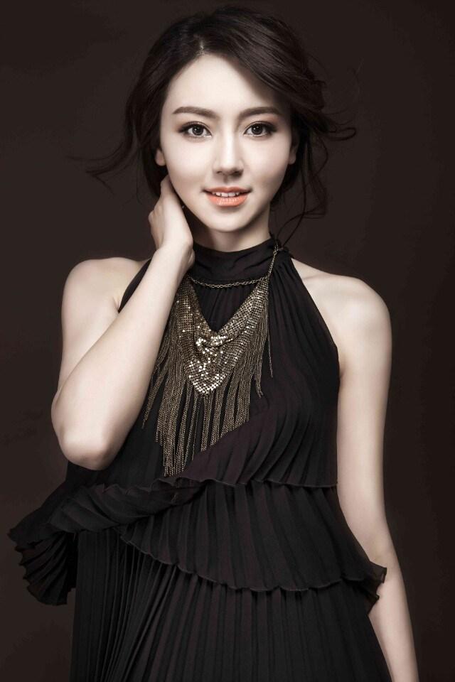 actor Maggie Huang large photo