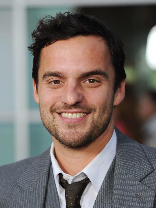 actor Jake Johnson large photo