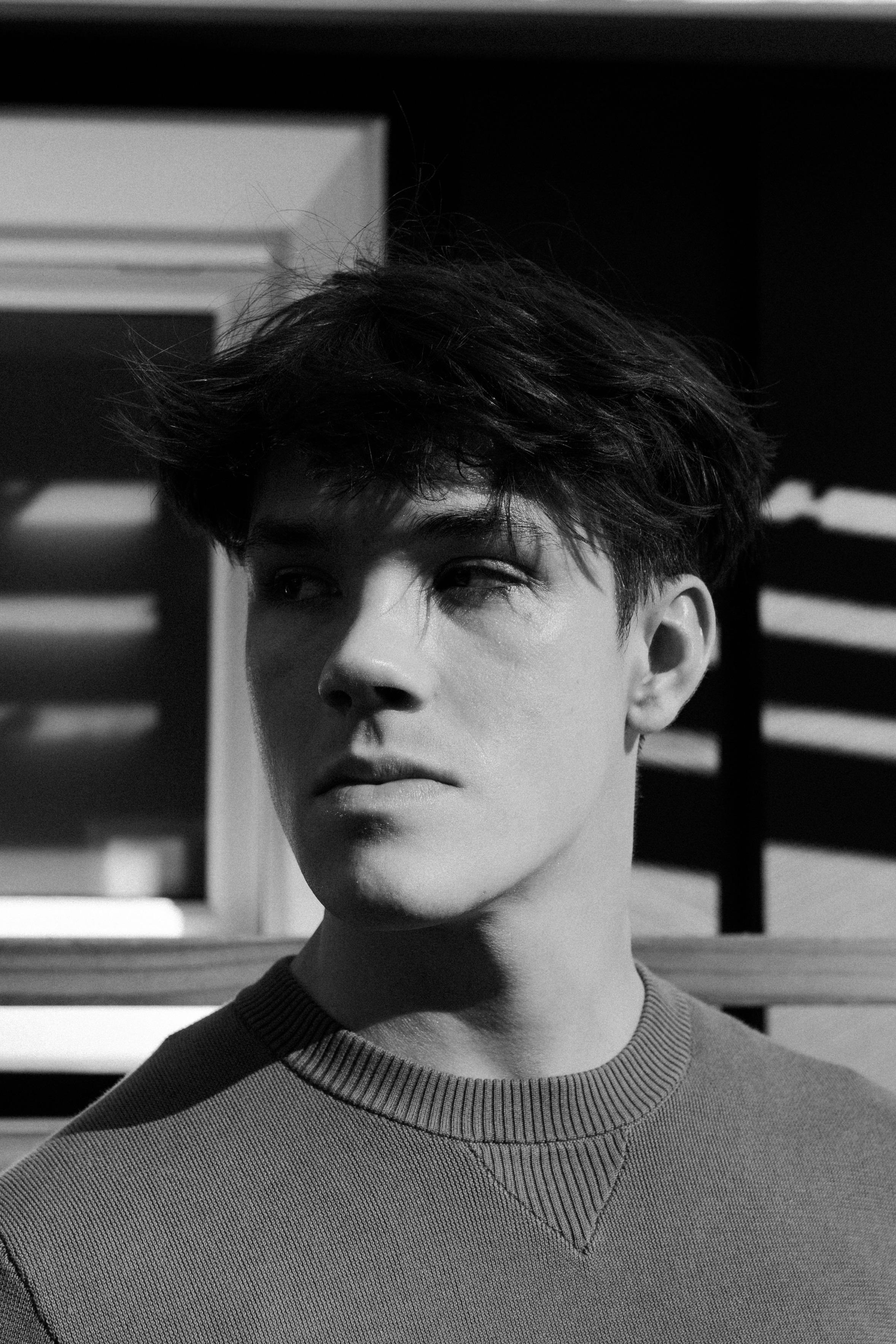 actor Ian Ousley large photo