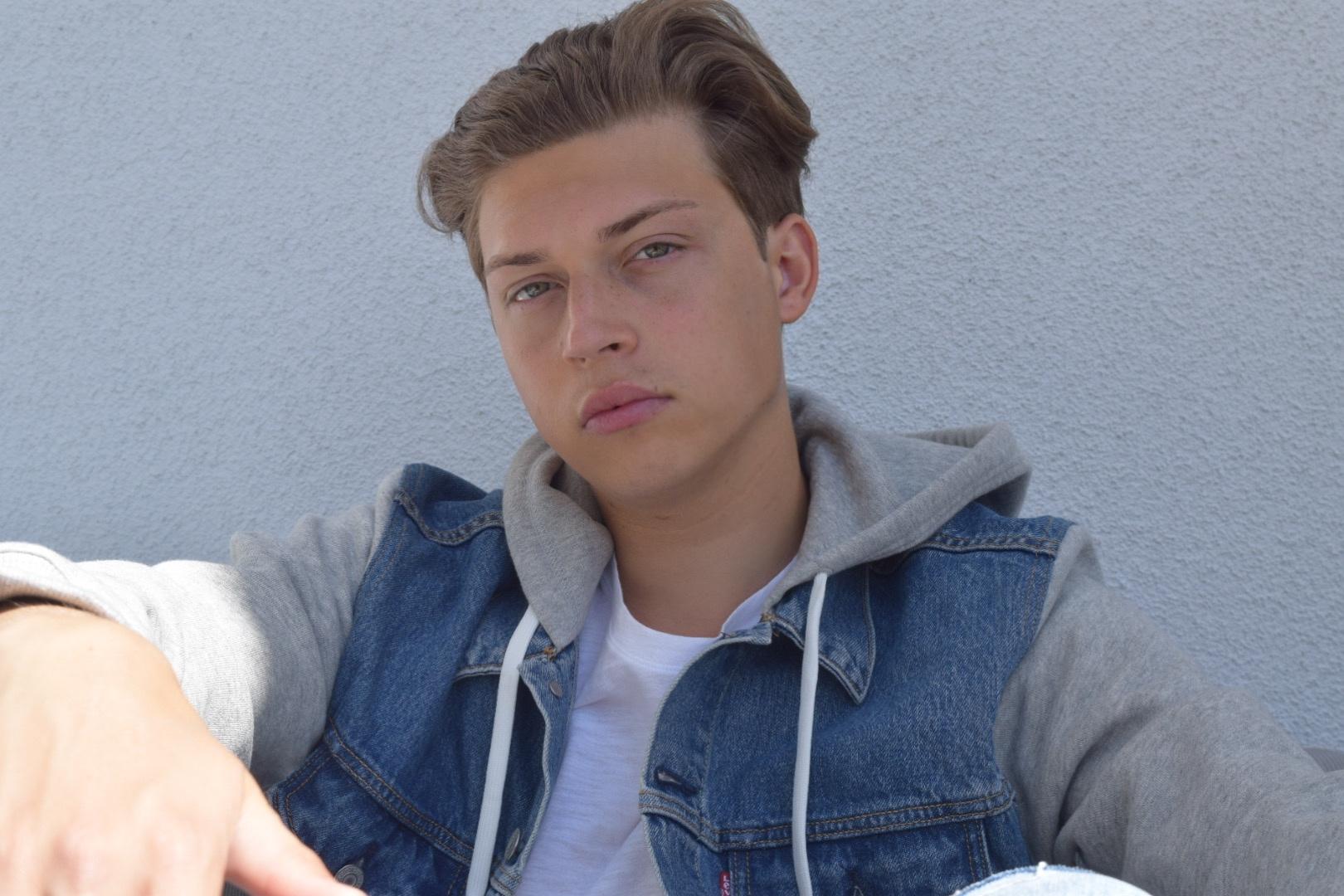 actor Ricky Garcia large photo