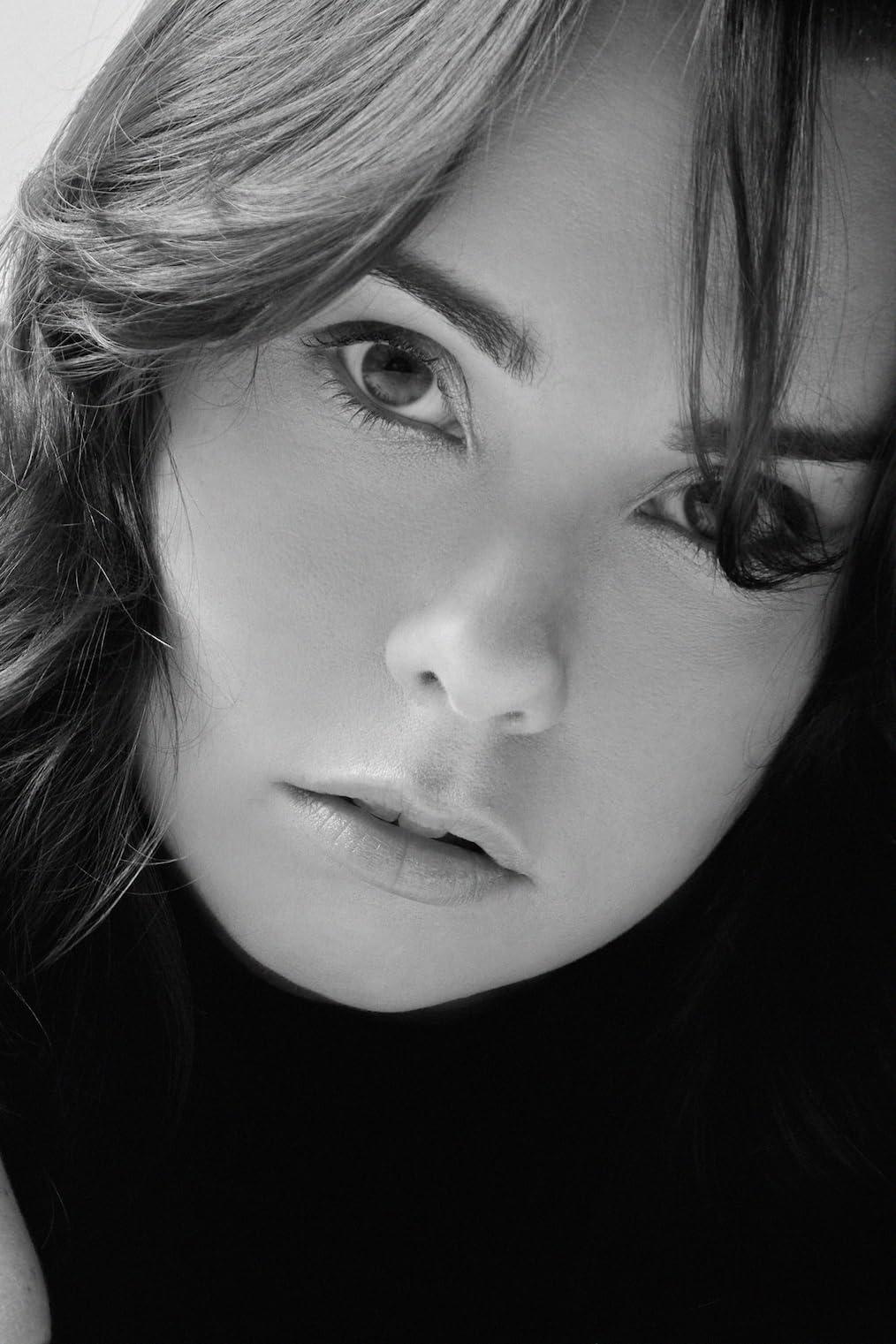 actor Kiersten Kelly large photo