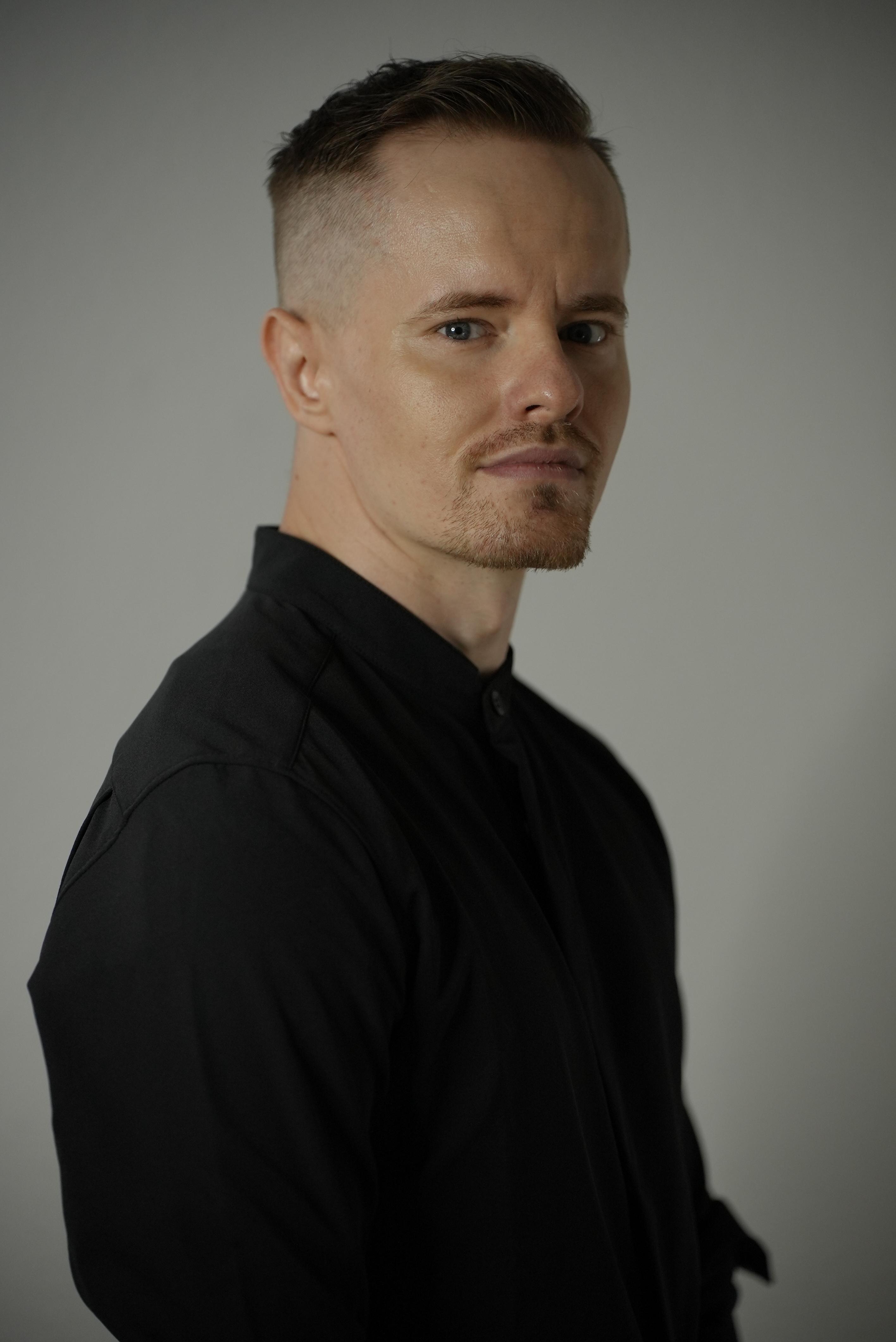 actor Dawid Szatarski large photo