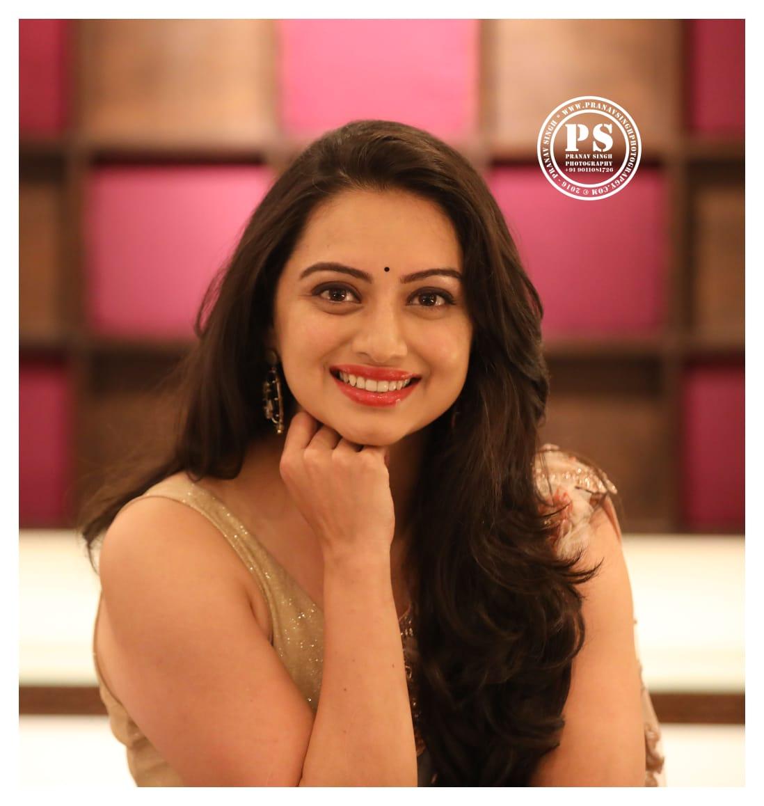 actor Shruti Marathe large photo