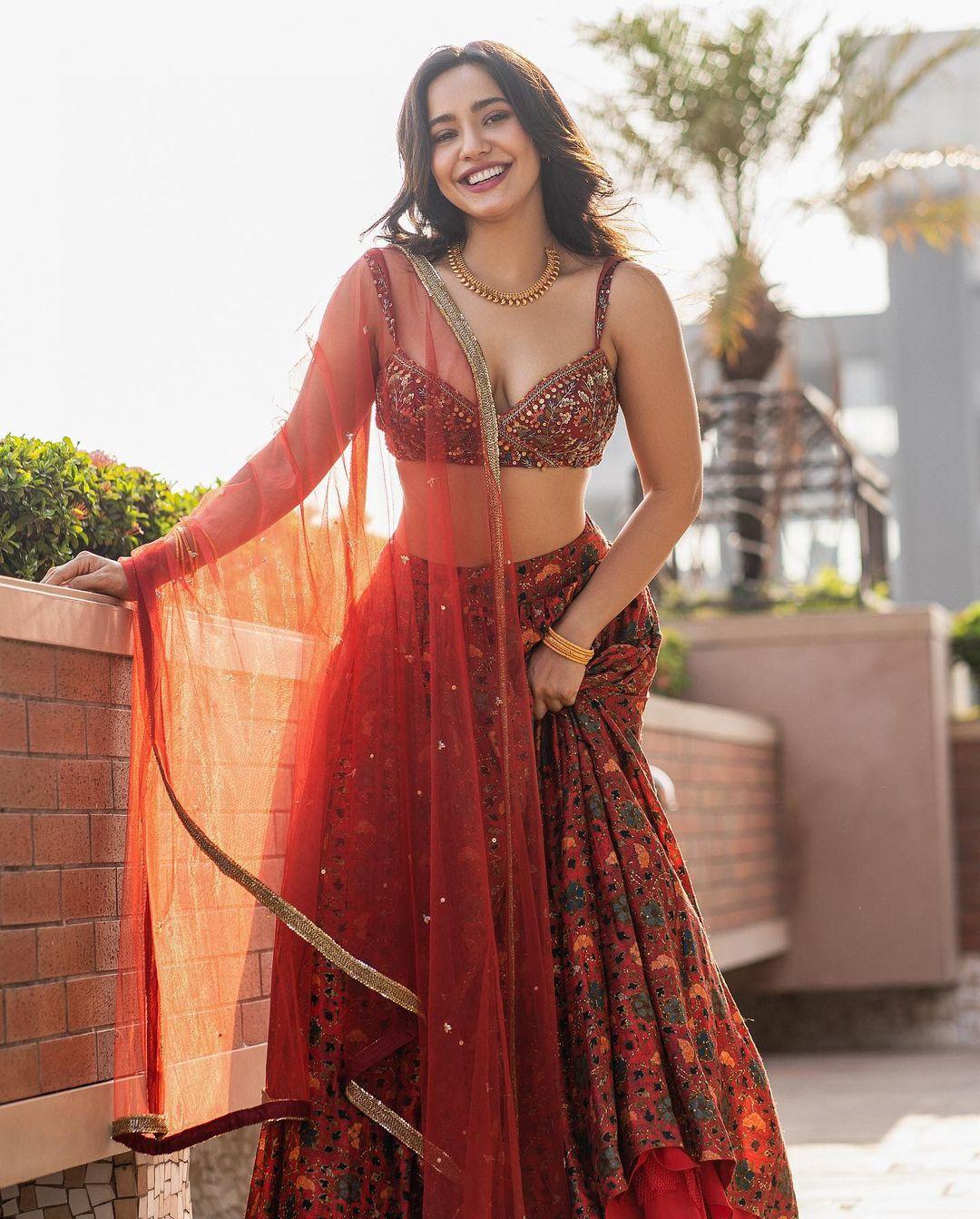 actor Neha Sharma large photo