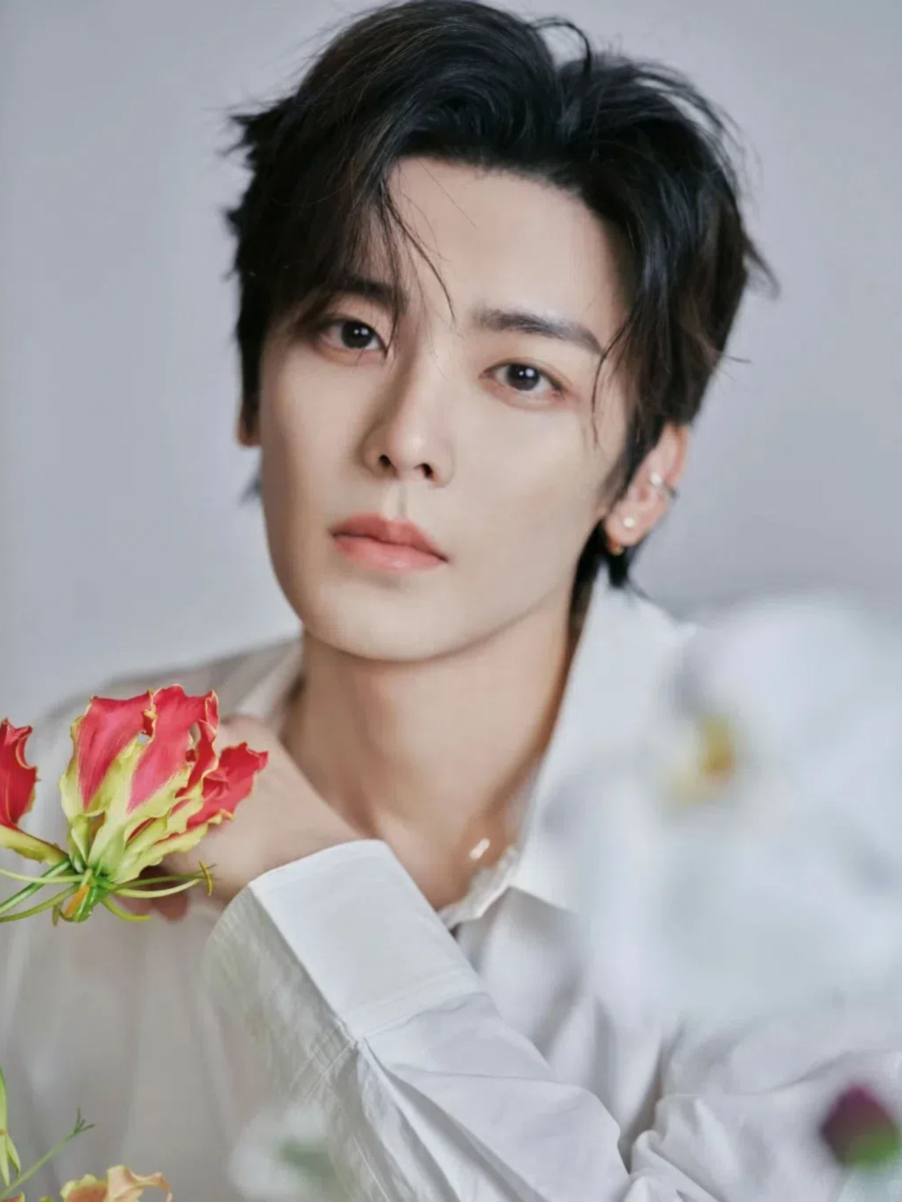 actor Minghao Hou large photo
