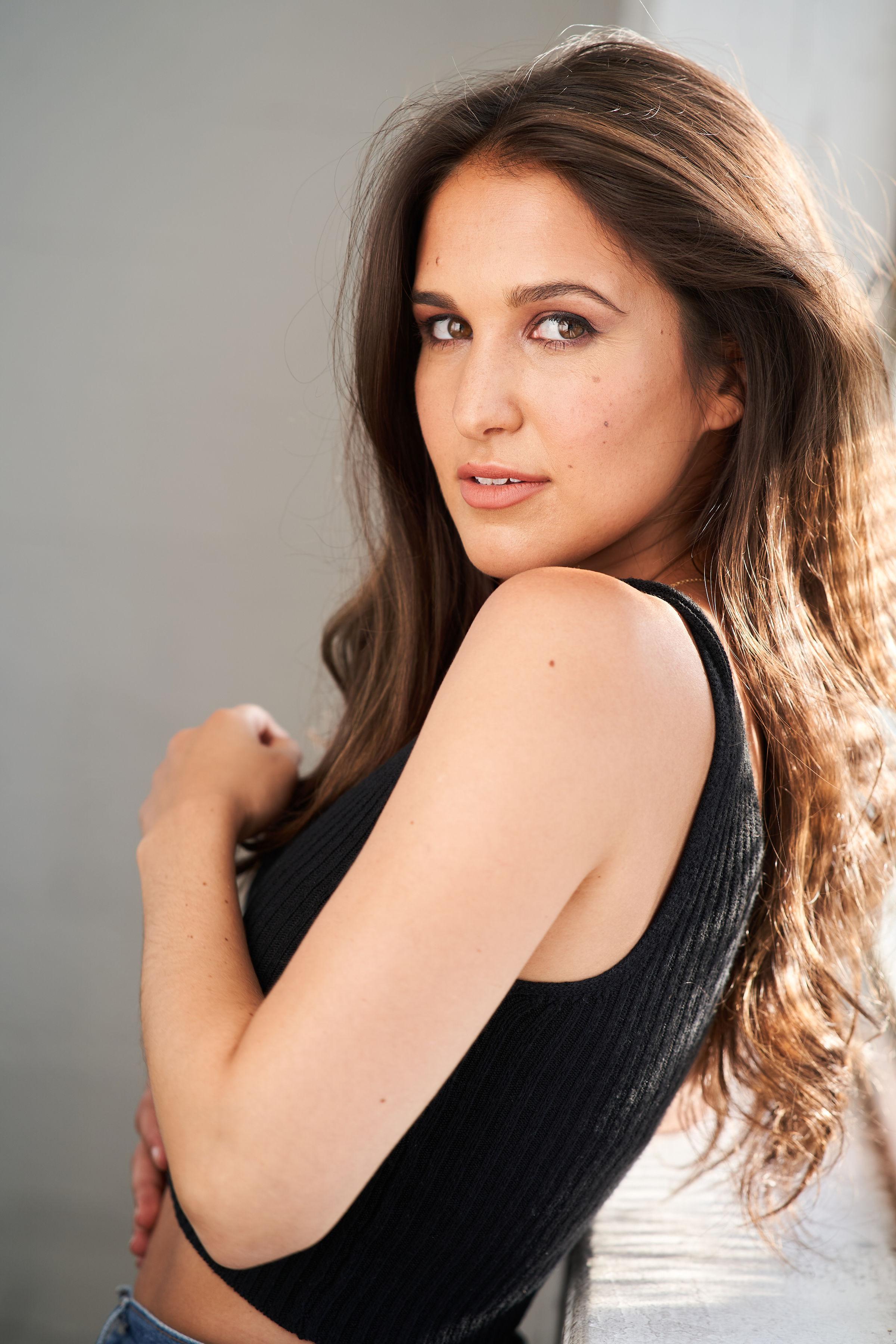 actor Abigail Spear large photo