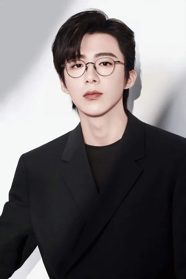 actor Yuning Liu large photo