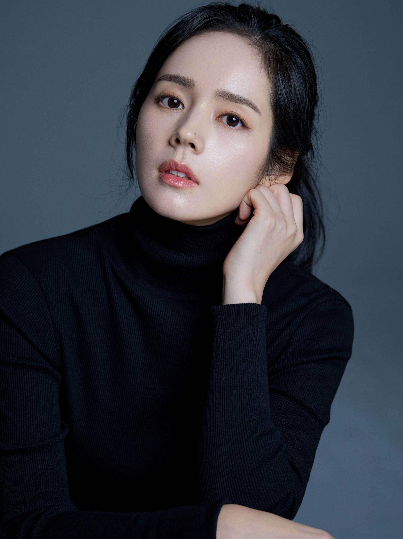 actor Ga-in Han large photo