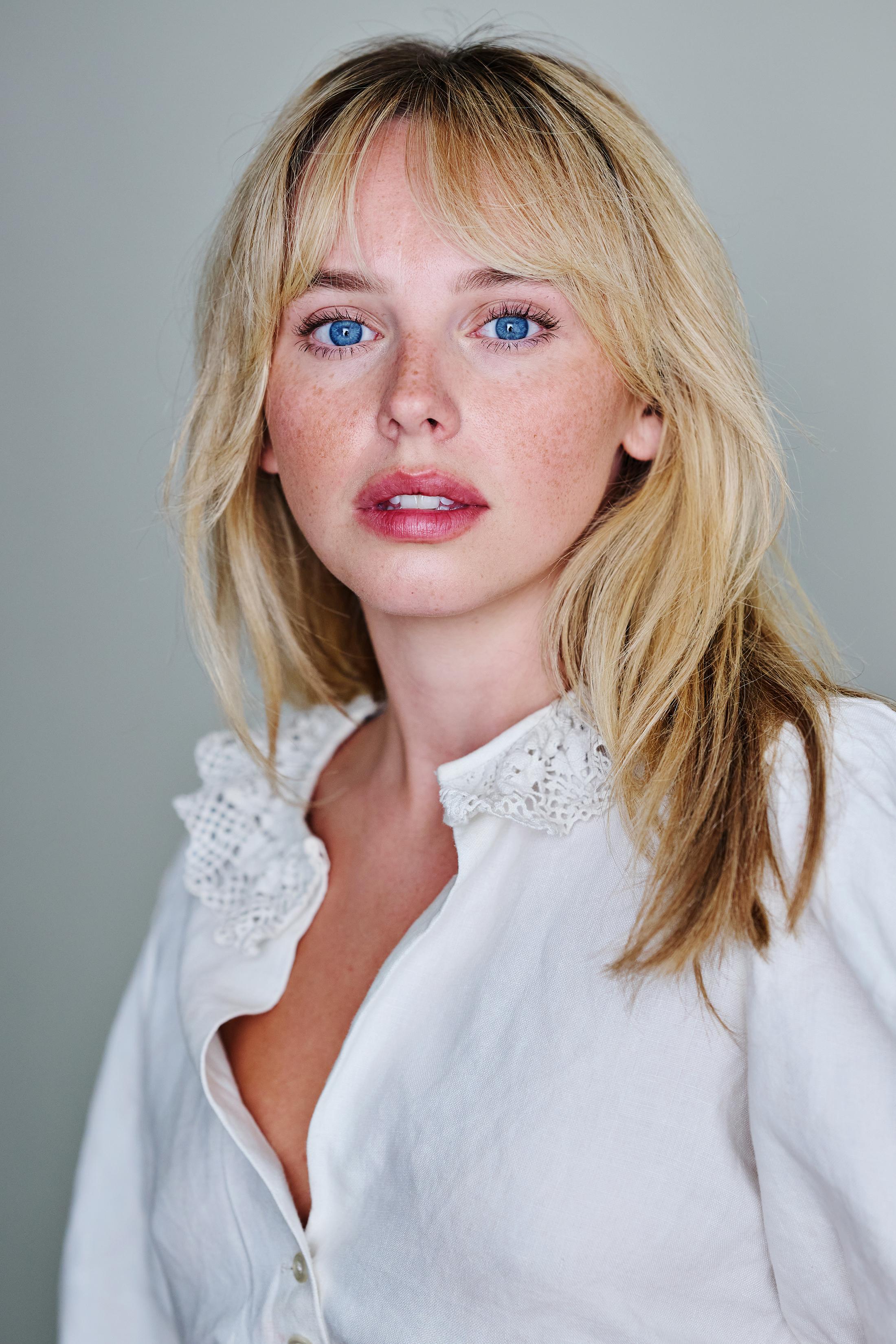 actor Mia Rodgers large photo