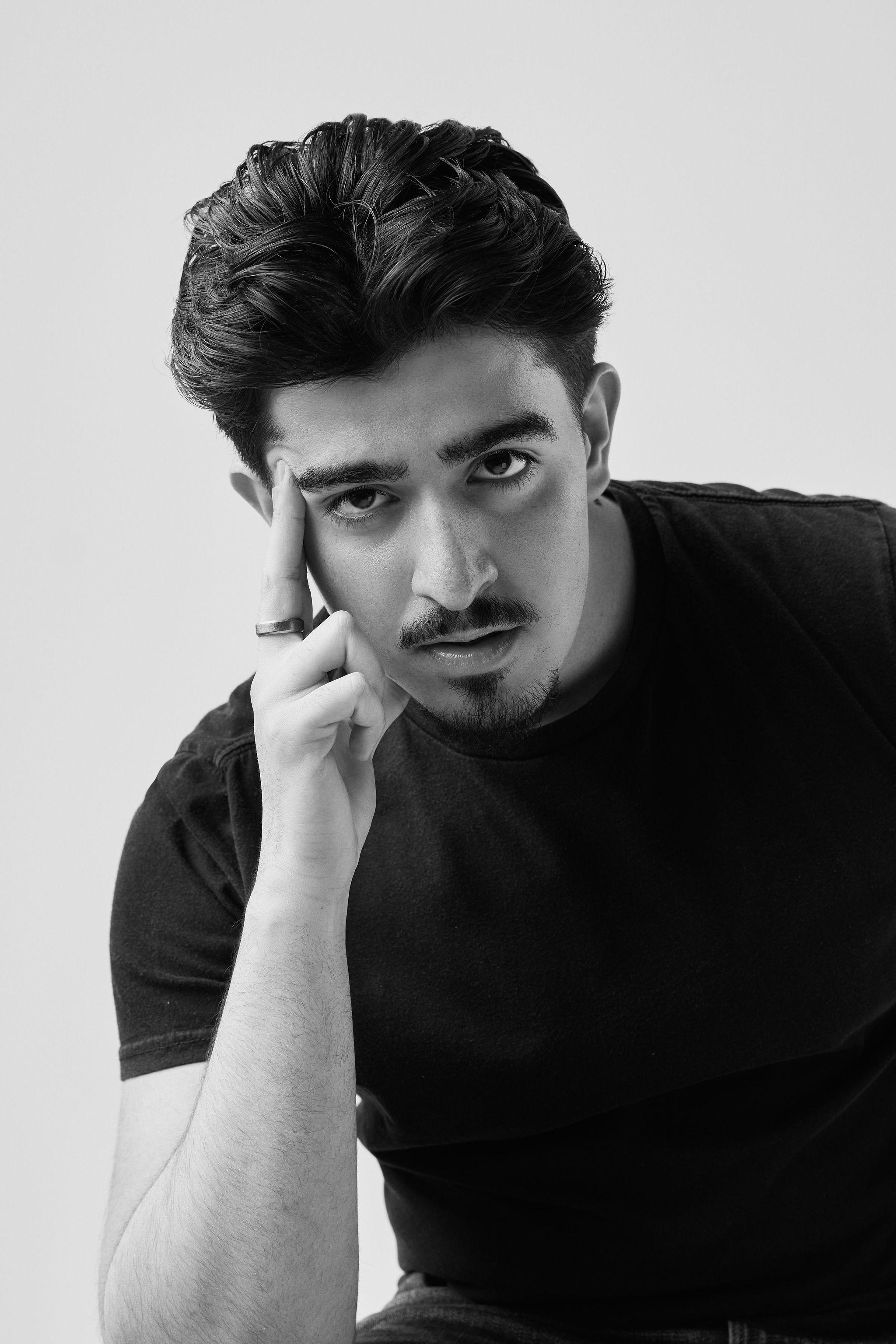 actor Elias Azimi large photo